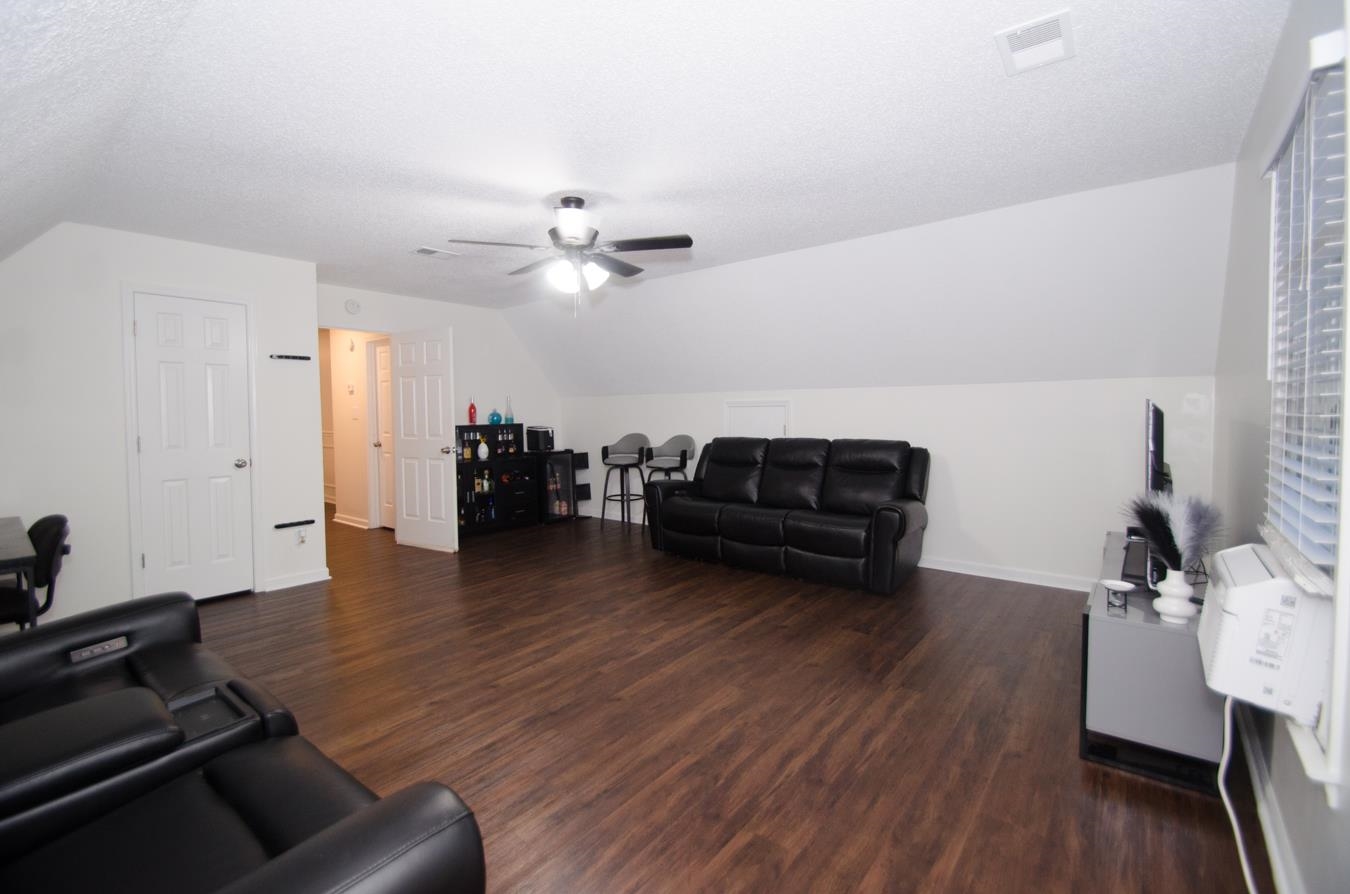 1827 Dartford Dr Property Photo 20