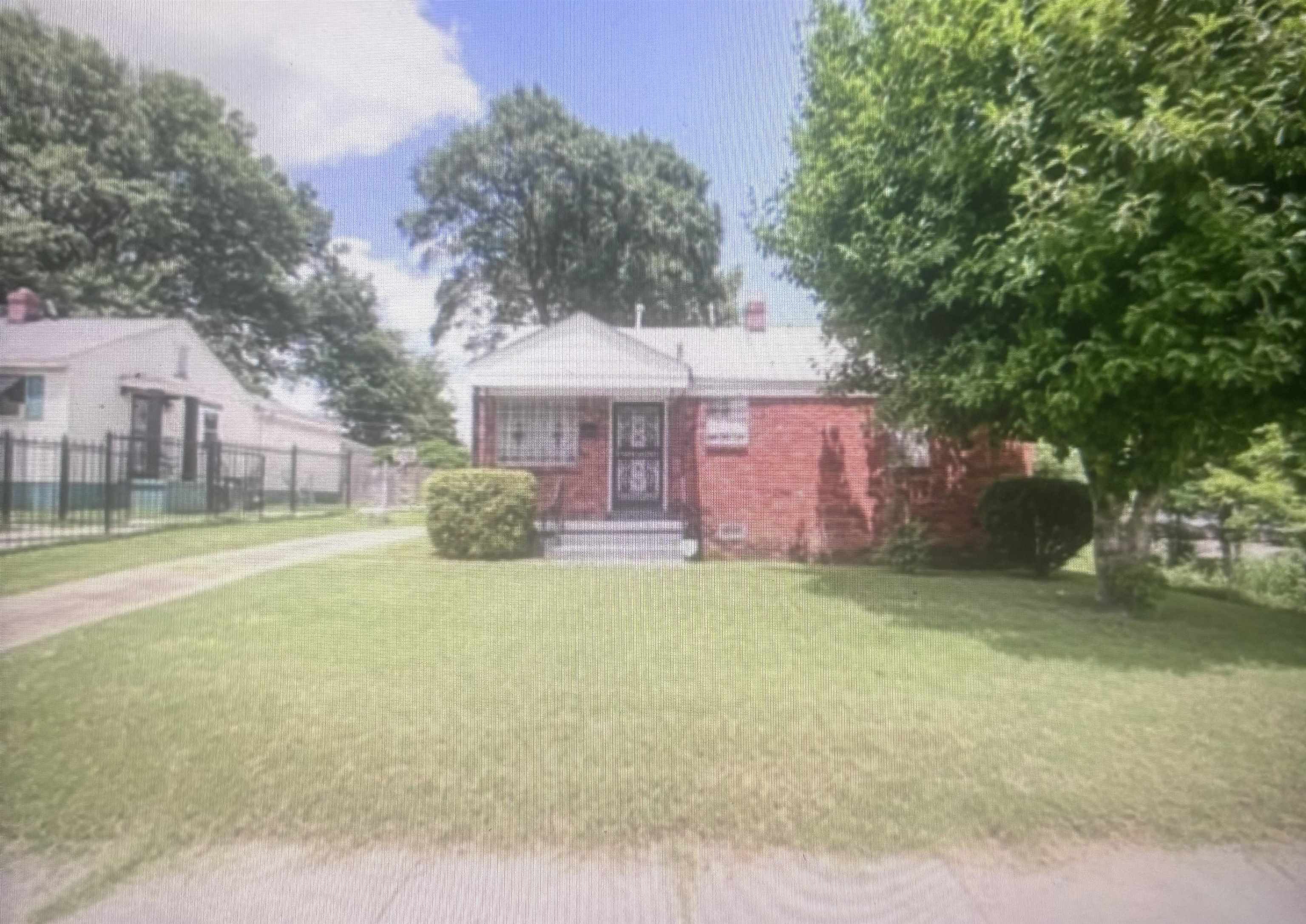 494 Fernwood Ave Property Photo 2