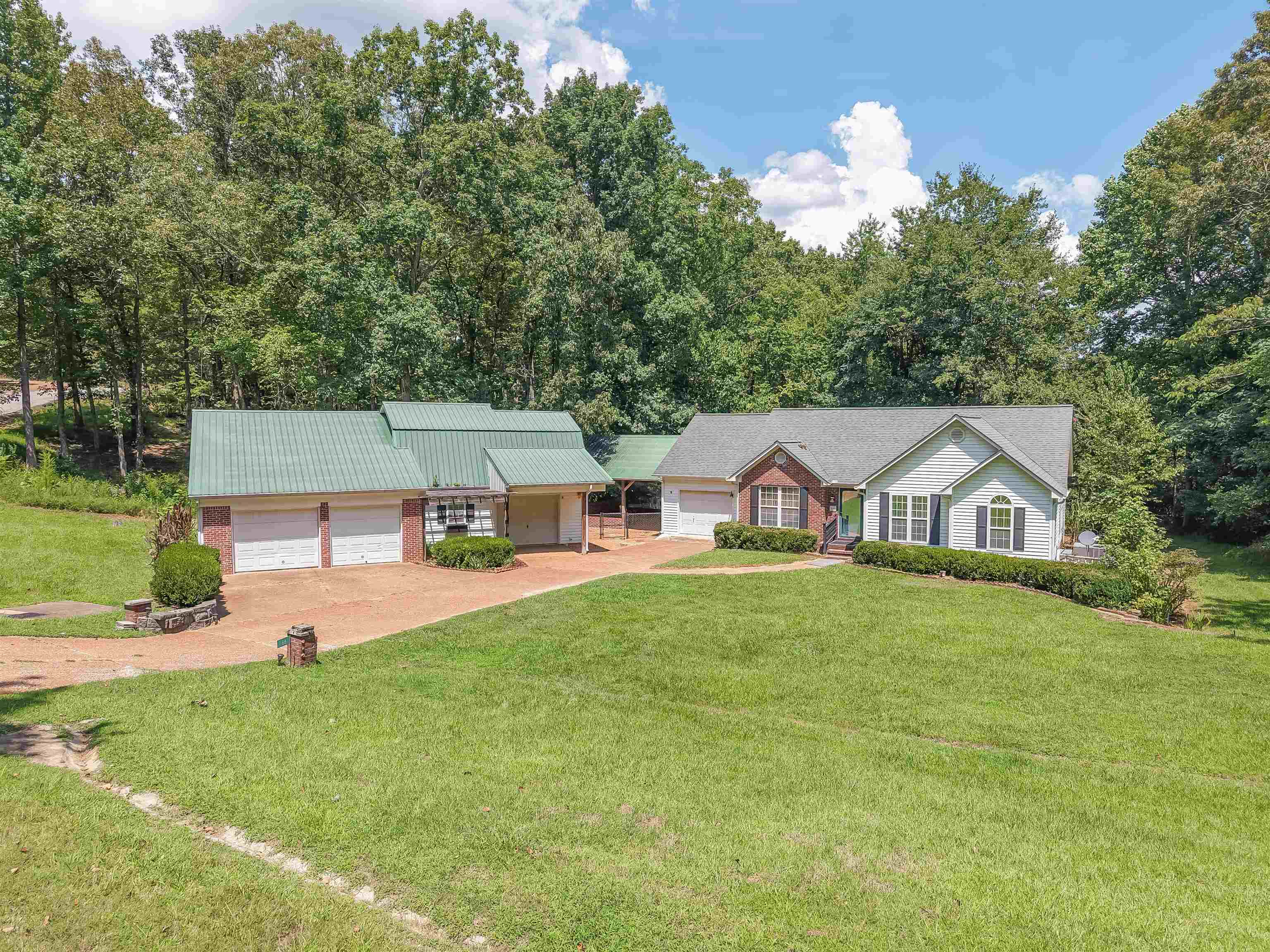 66 Woodrun Dr Property Photo 1