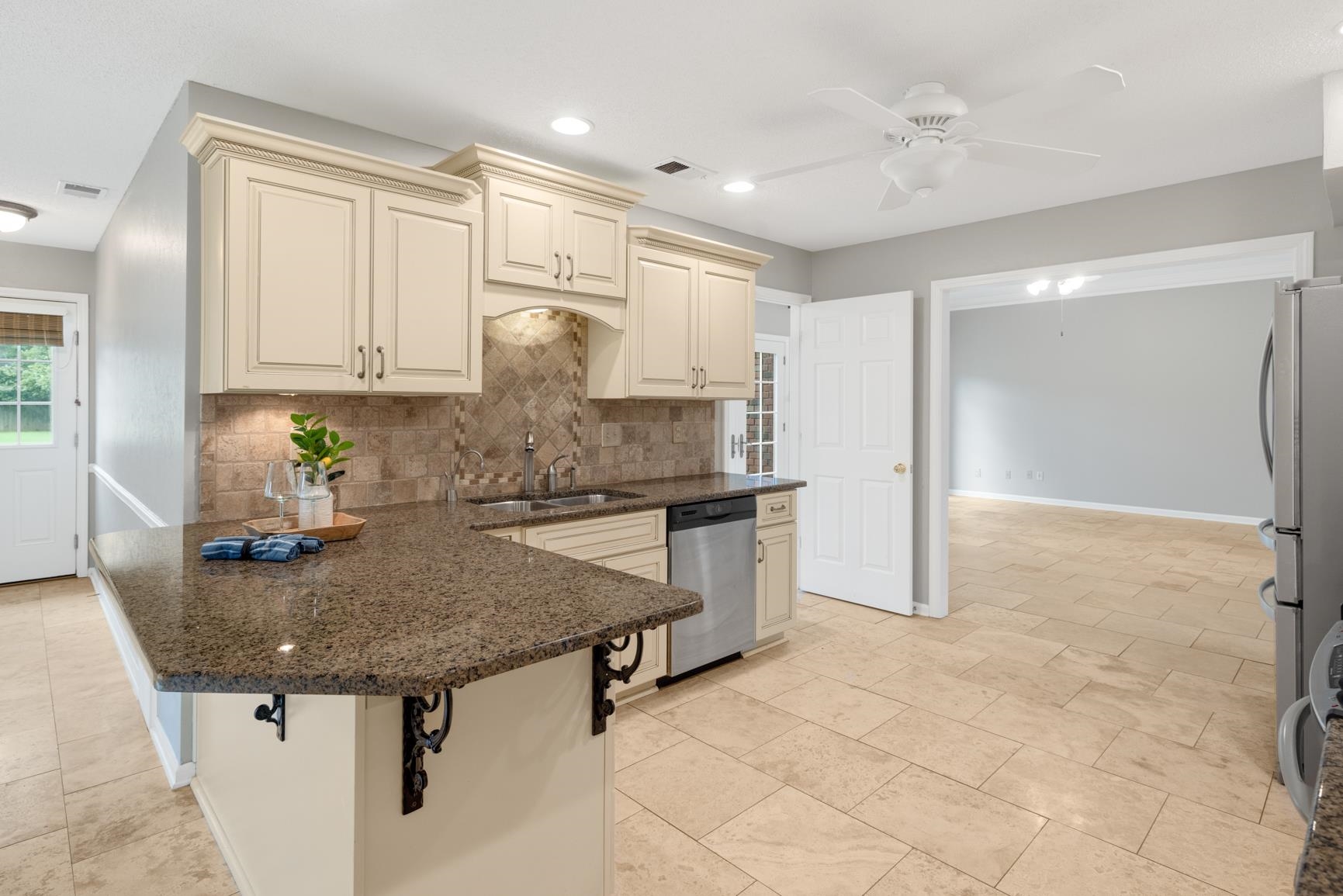 6681 Stonetrace Dr Property Photo 15