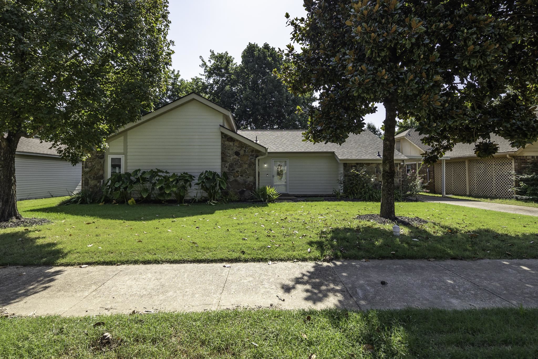 2954 Crowell St Property Photo 1