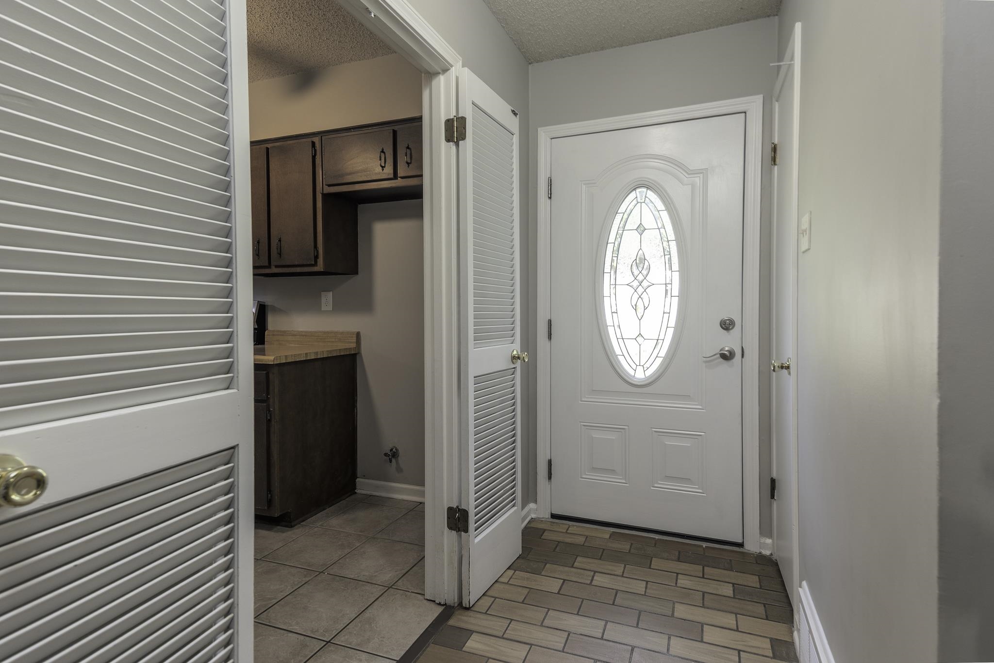 2954 Crowell St Property Photo 2