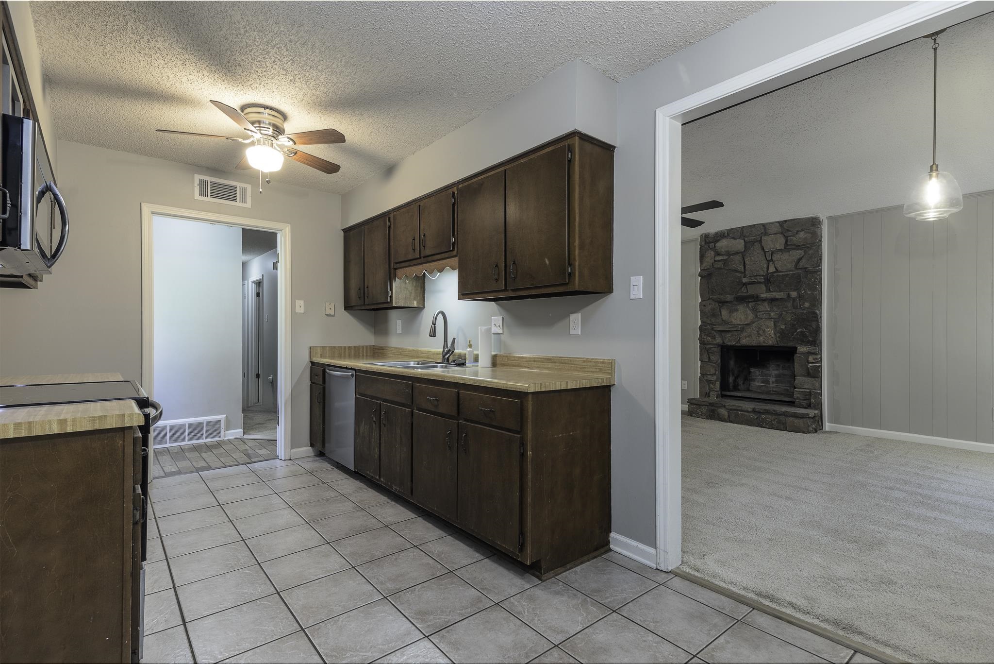 2954 Crowell St Property Photo 3