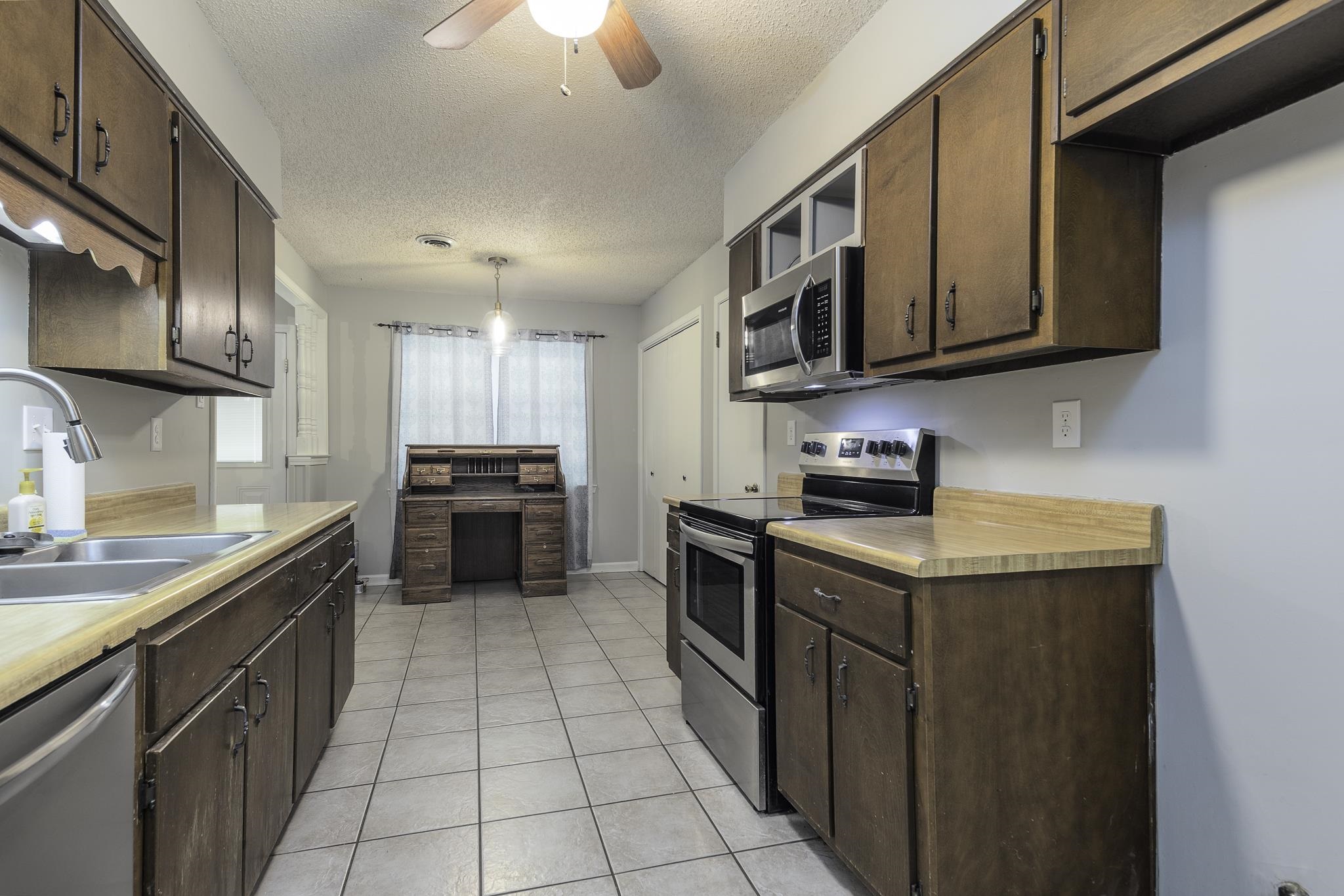 2954 Crowell St Property Photo 5