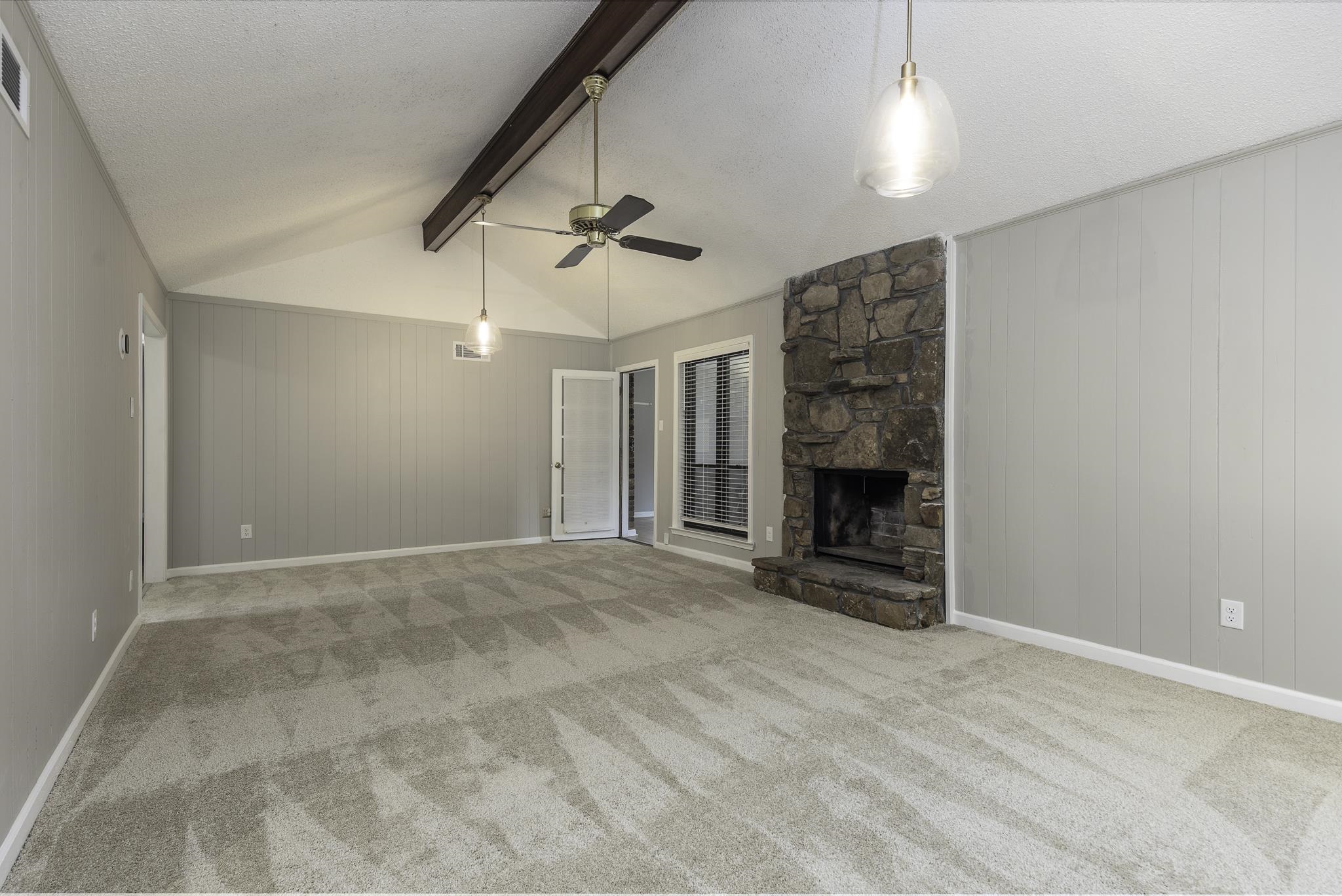 2954 Crowell St Property Photo 6