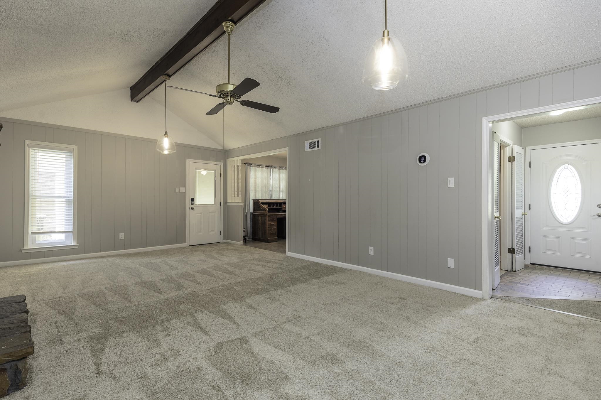 2954 Crowell St Property Photo 8