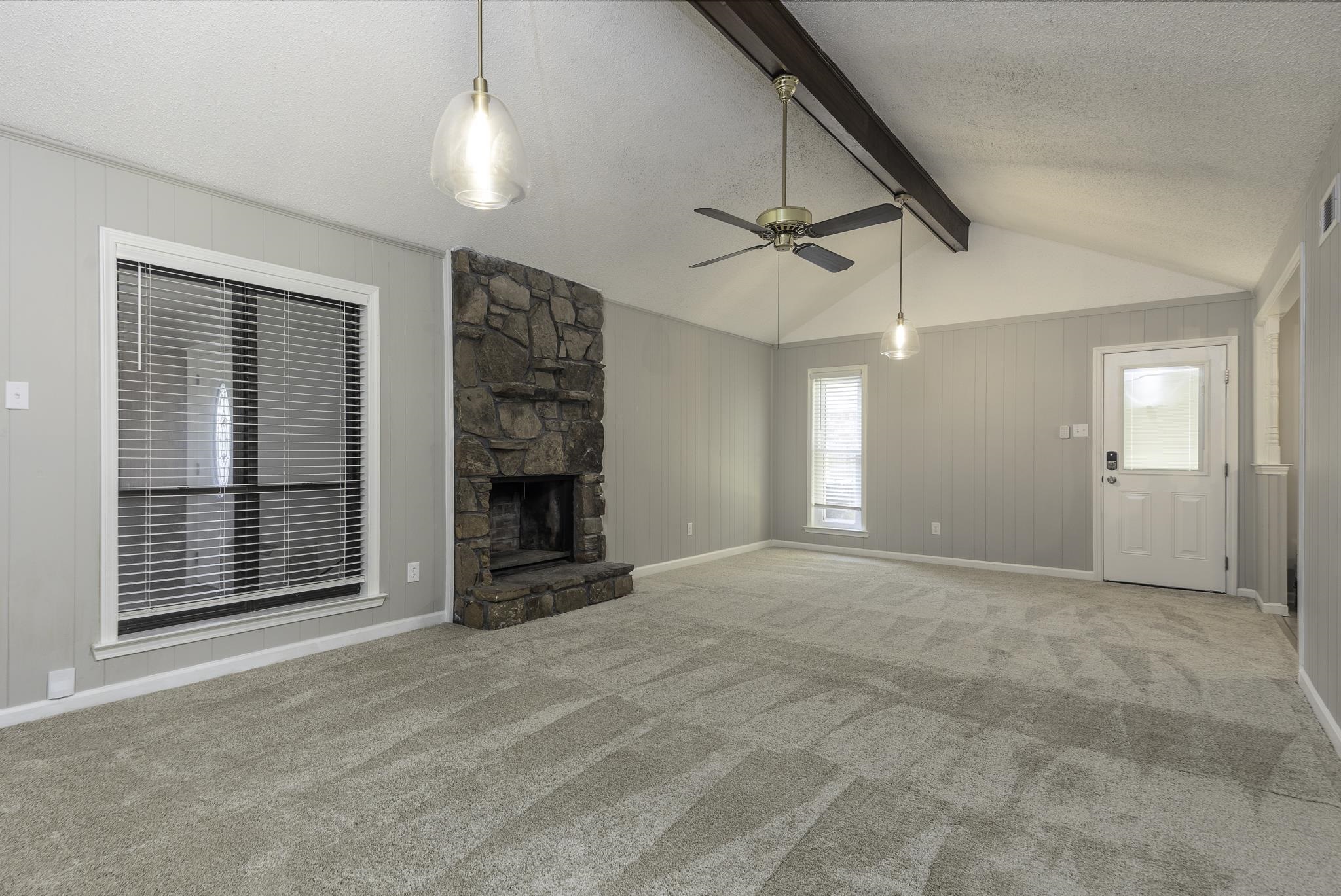 2954 Crowell St Property Photo 9