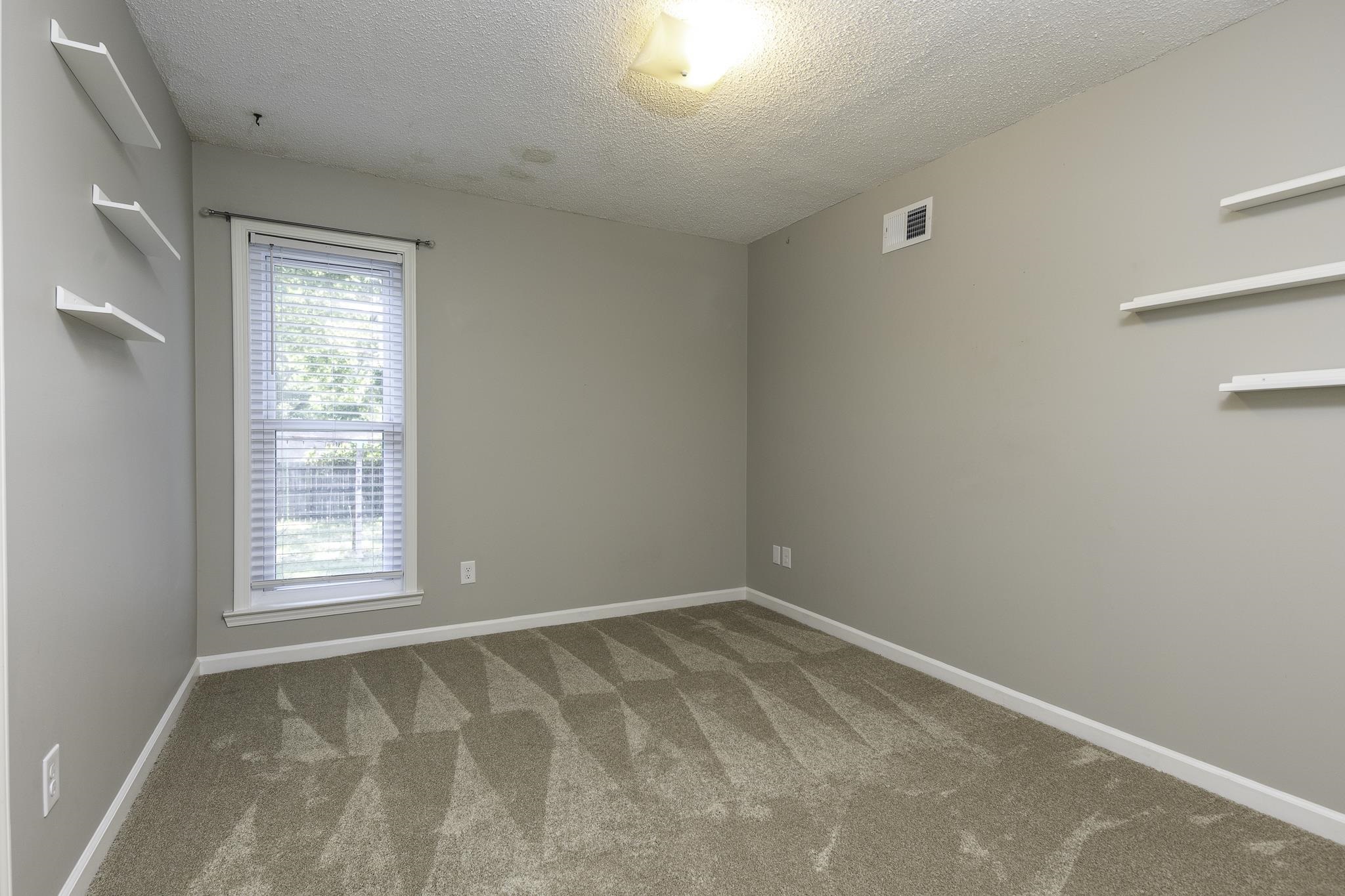 2954 Crowell St Property Photo 18