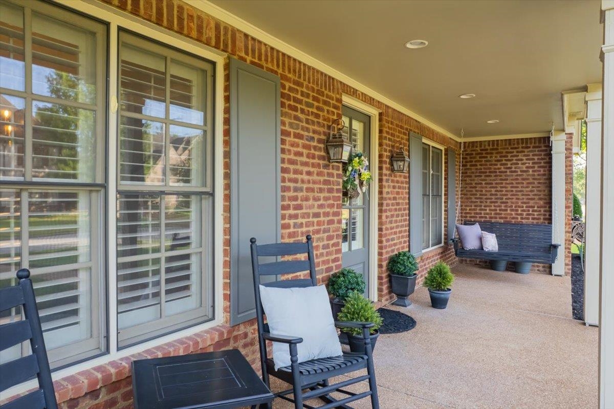 1736 Shoal Creek Ln Property Photo 2