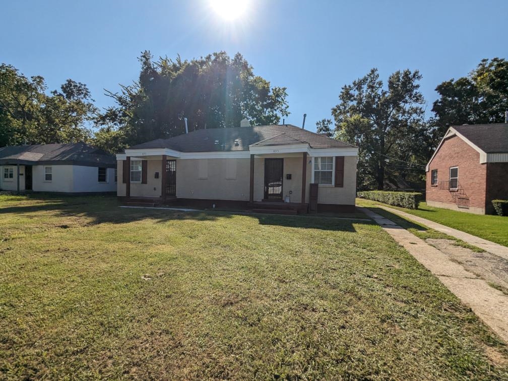 893 Pearce St Property Photo 1