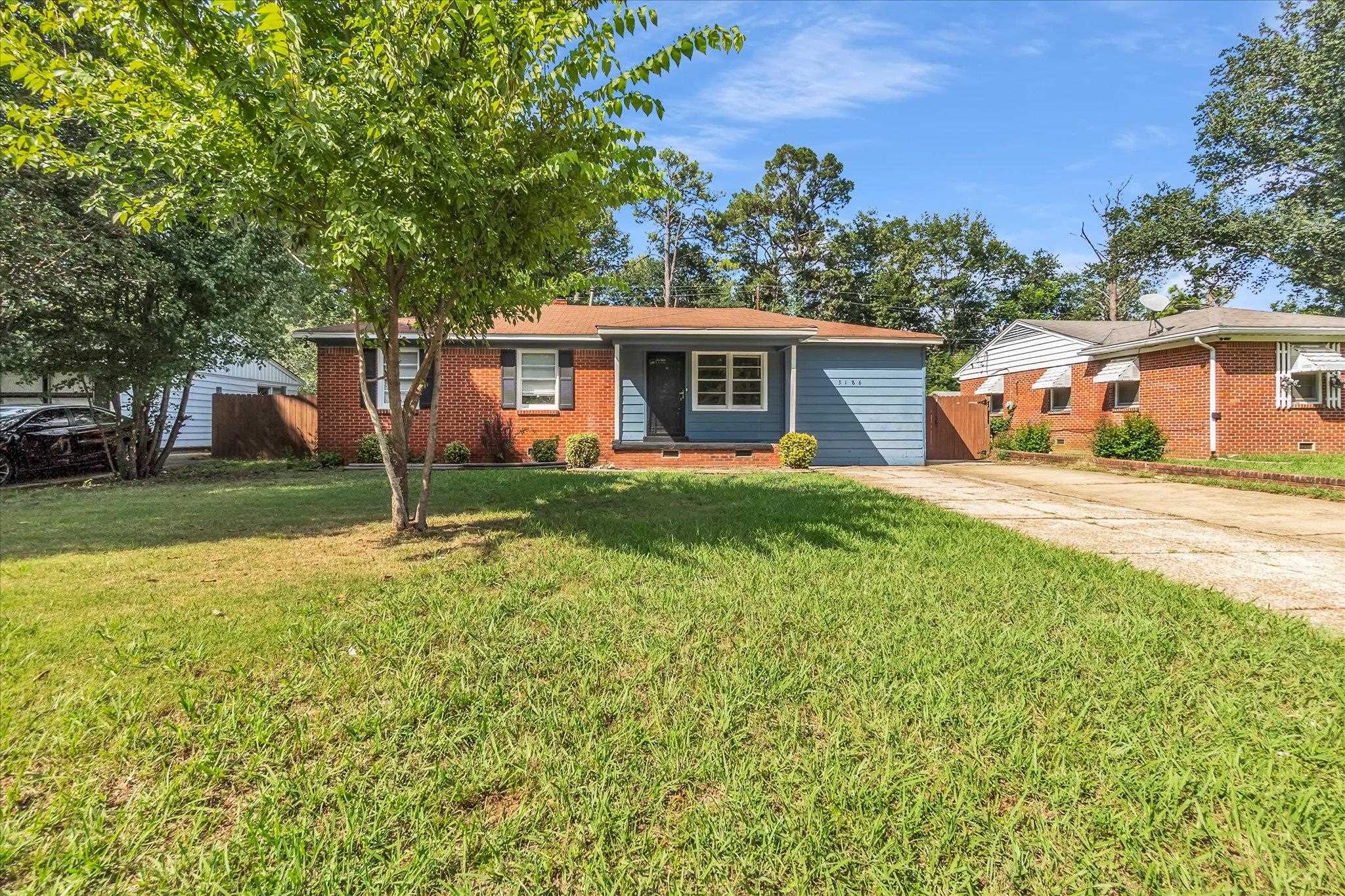 3186 S Edgeware Rd Property Photo 1