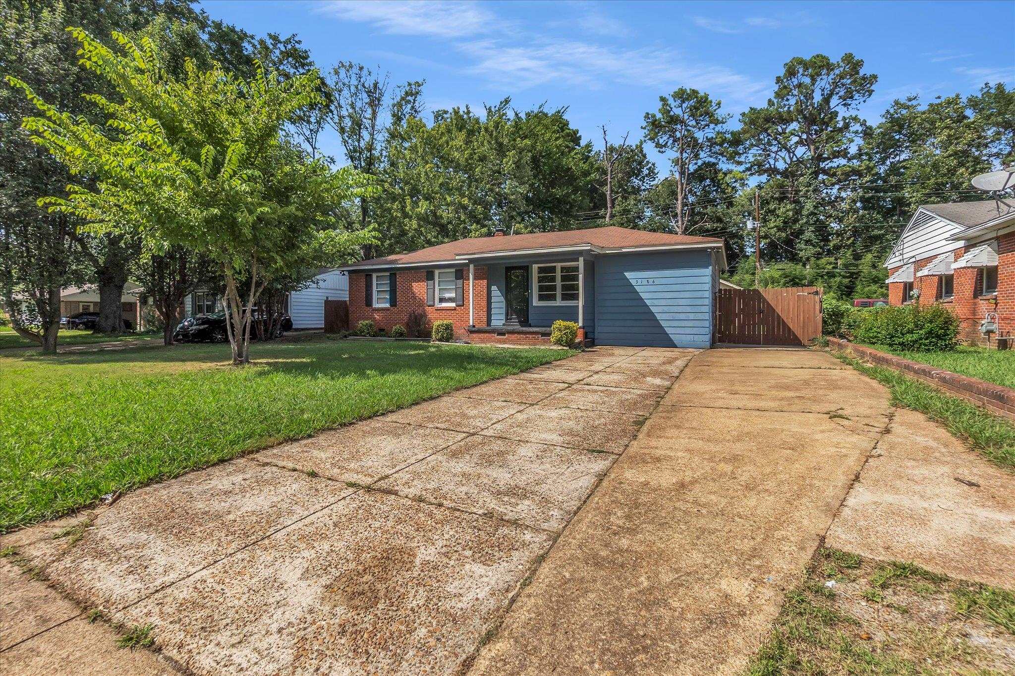 3186 S Edgeware Rd Property Photo 3