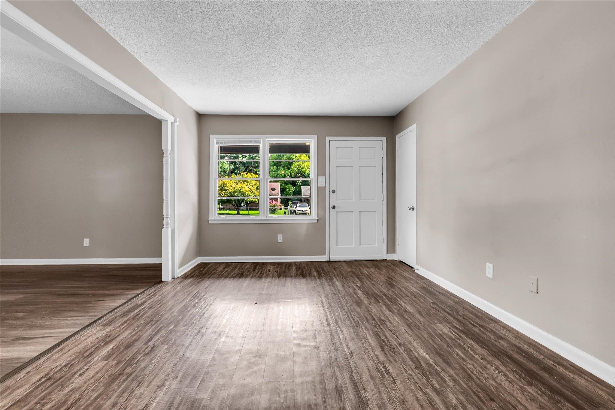 3186 S Edgeware Rd Property Photo 4