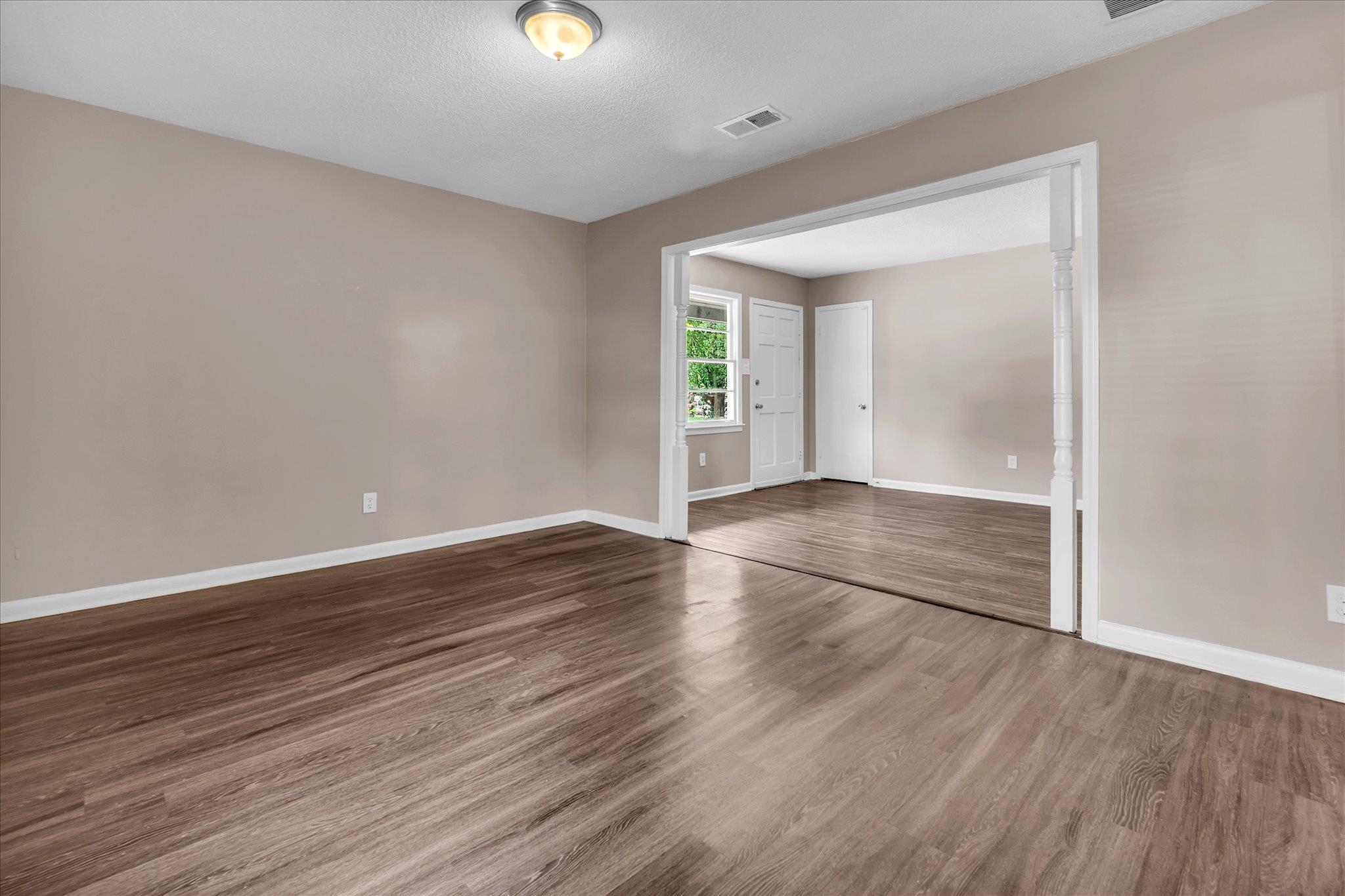 3186 S Edgeware Rd Property Photo 6