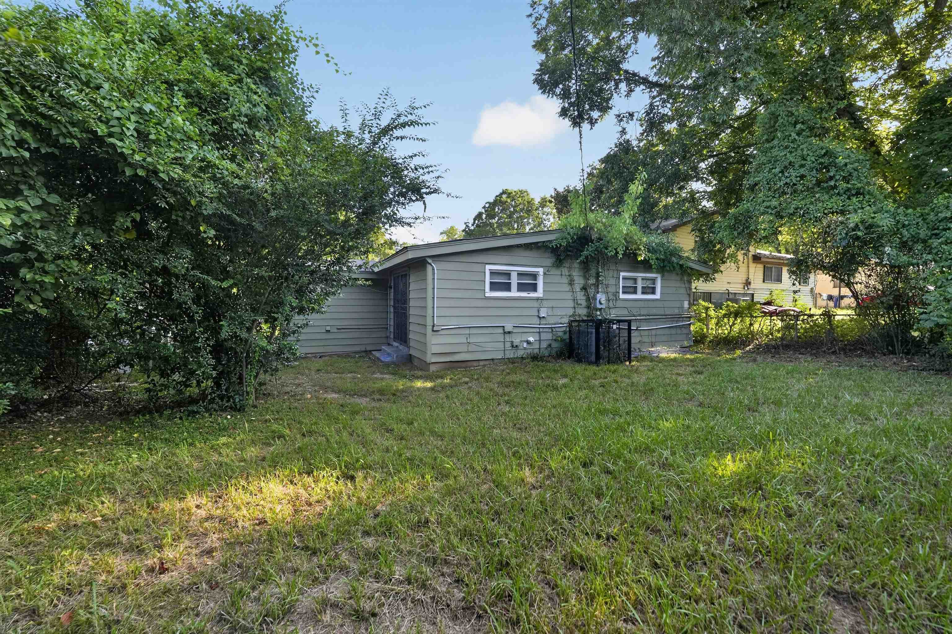 779 Ledbetter Ave Property Photo 3