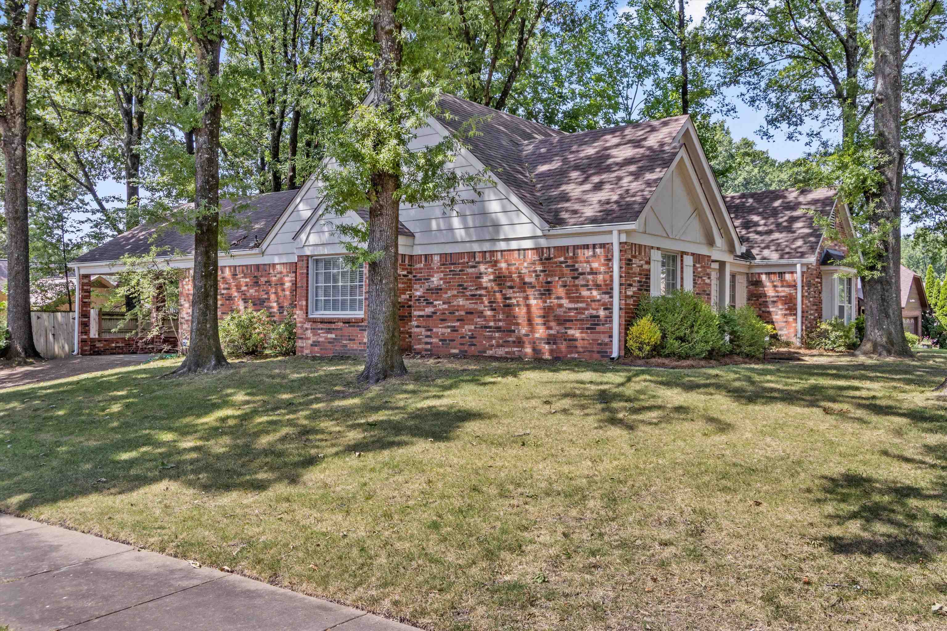5993 Bridle Path Dr Property Photo 2