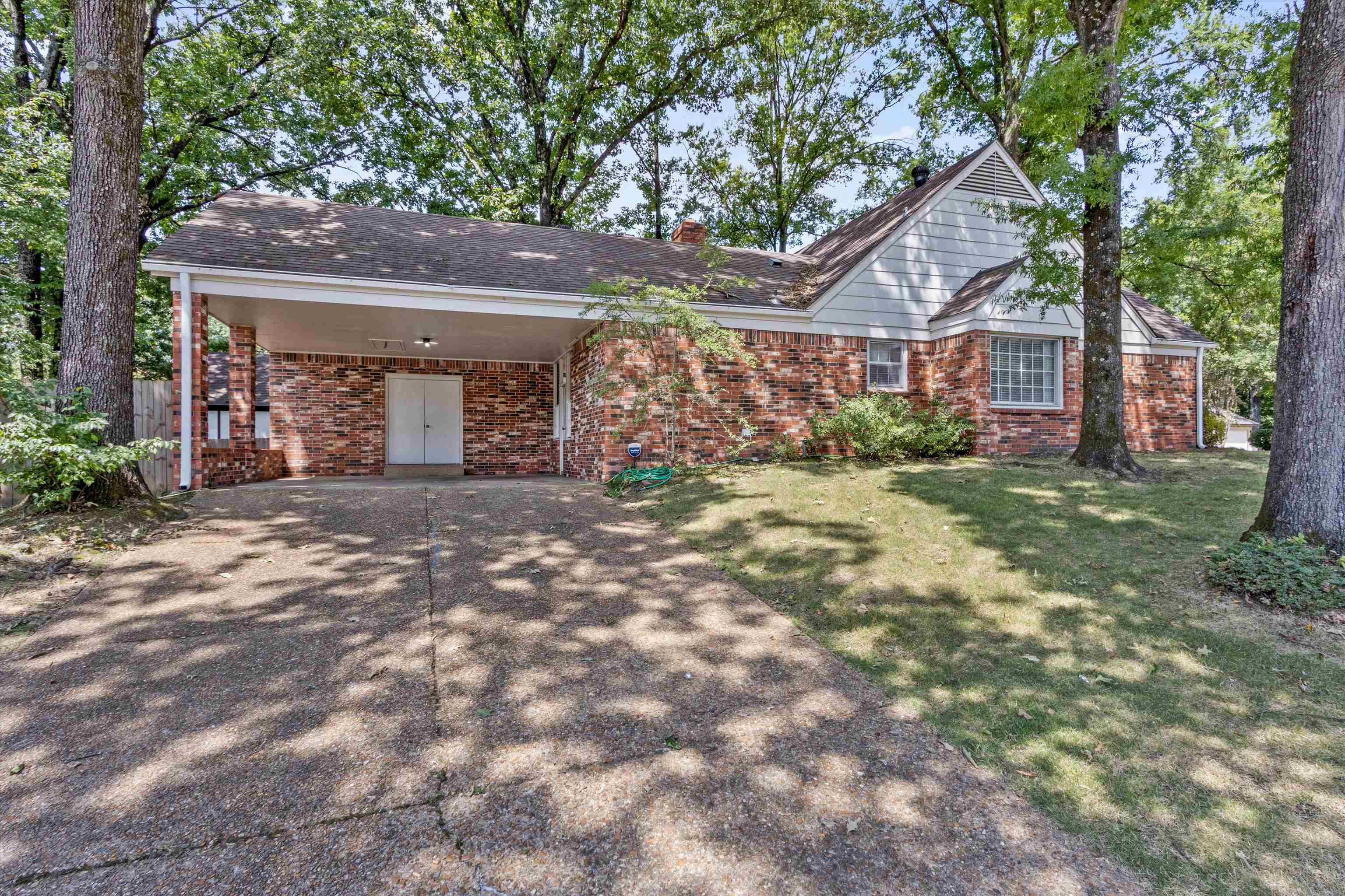 5993 Bridle Path Dr Property Photo 3