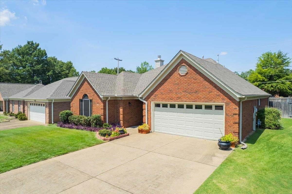 6484 Gillia Cir Property Photo 3