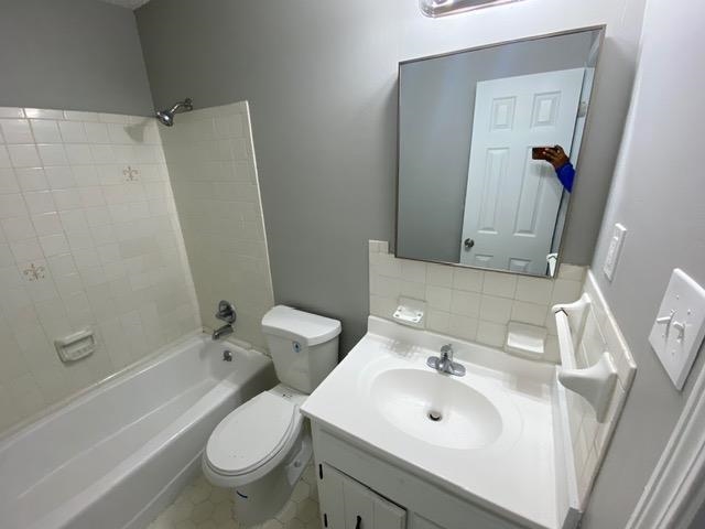 2482 Redvers Ave Property Photo 6