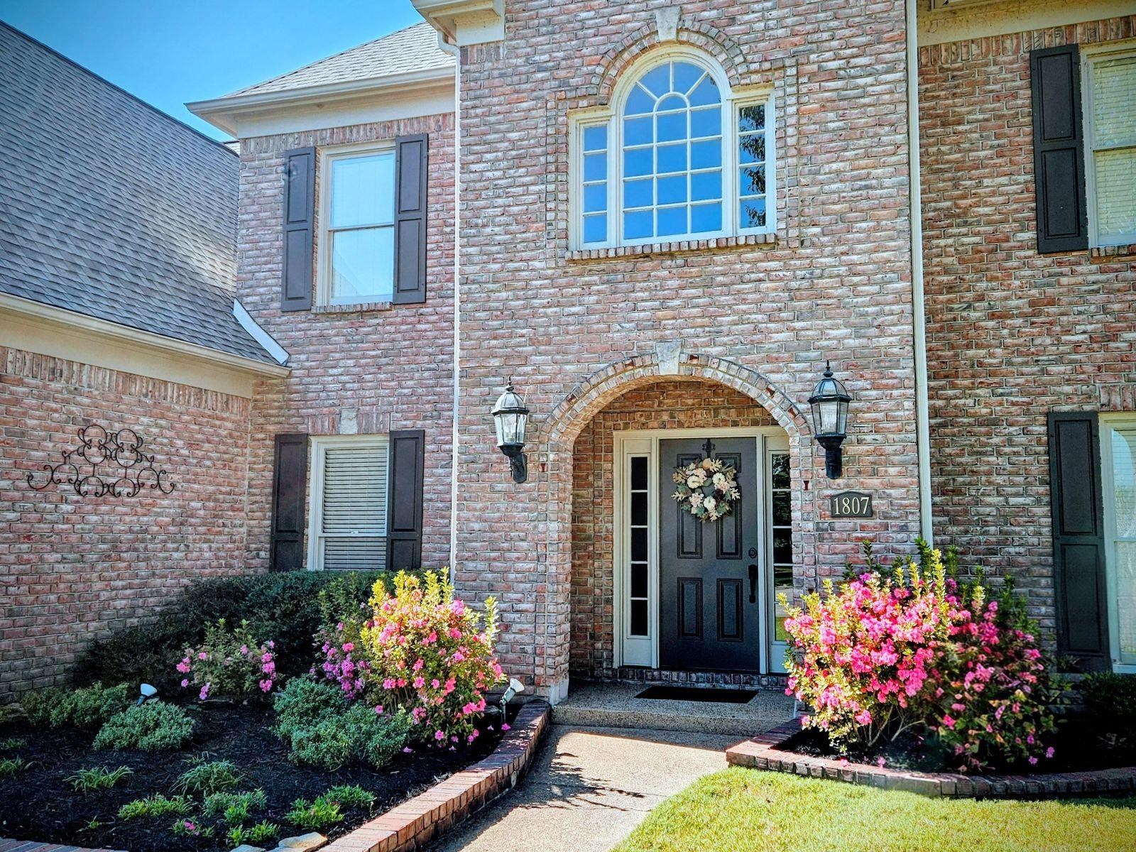 1807 CAMPDEN DR Property Photo 1