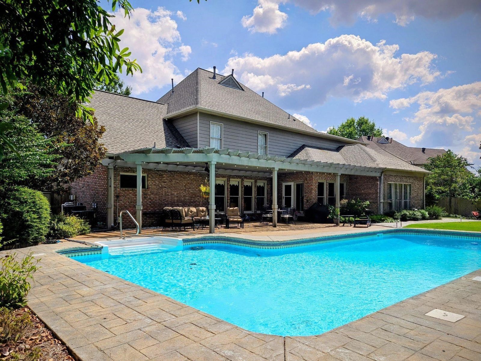 1807 Campden Dr Property Photo 3