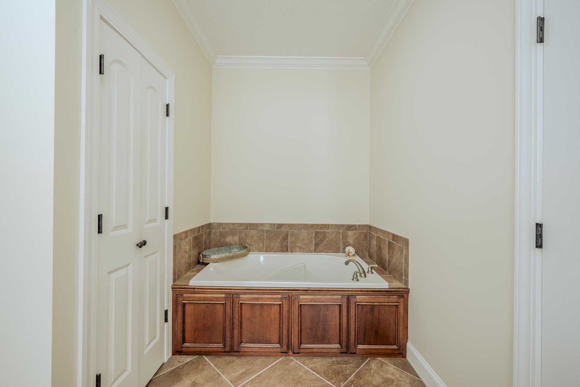 625 Twelve Oaks Dr Property Photo 16