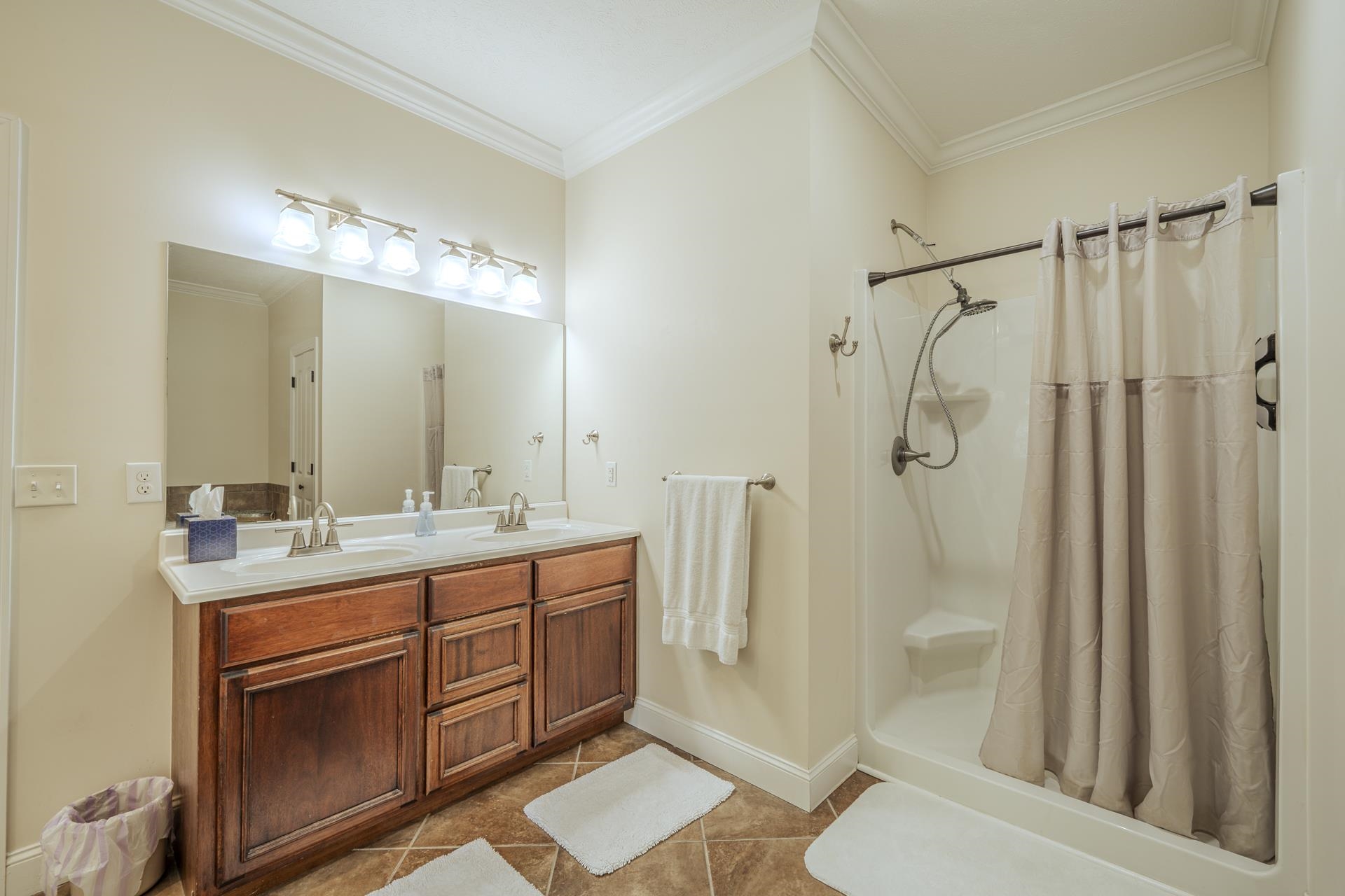 625 Twelve Oaks Dr Property Photo 17