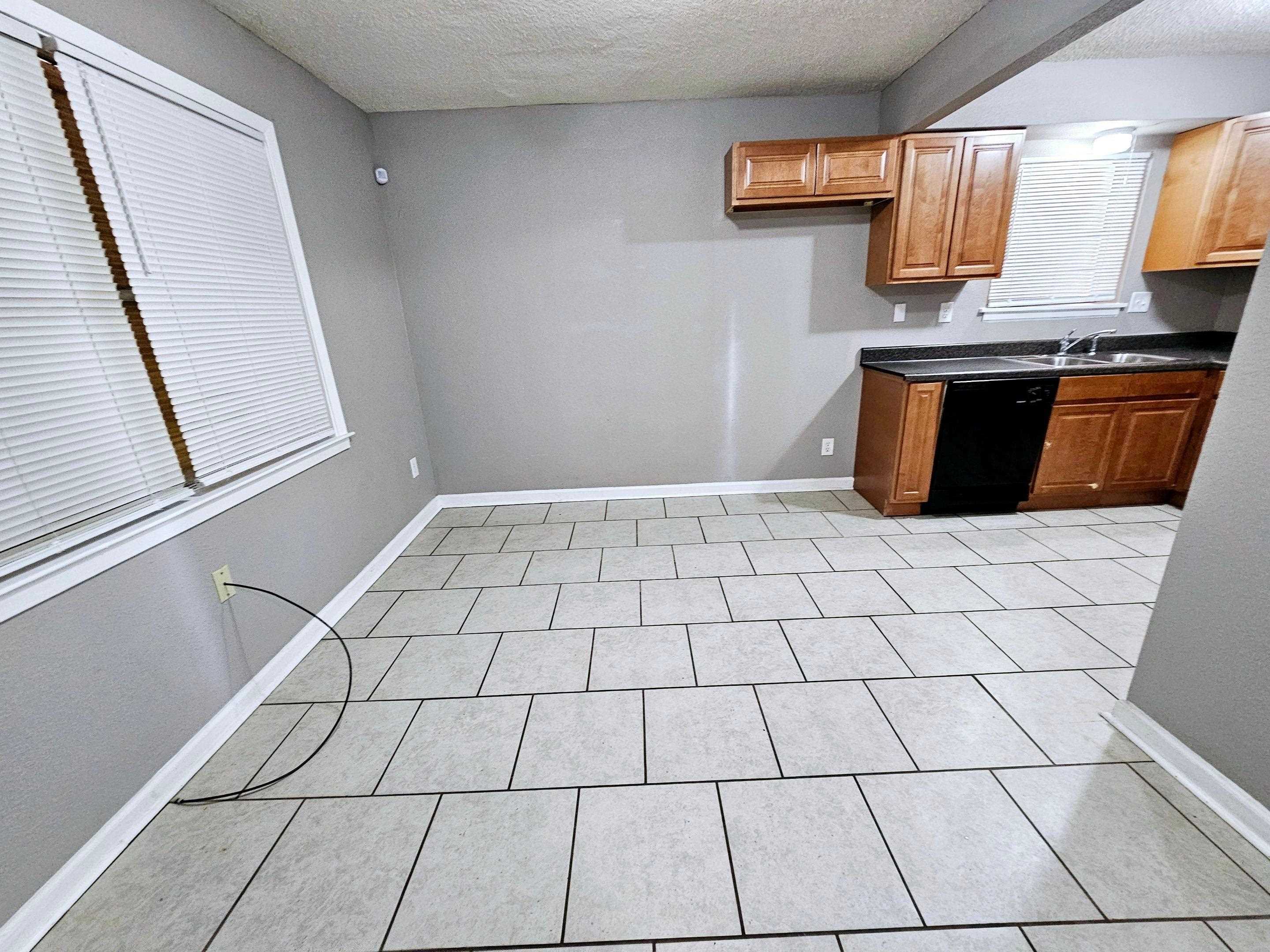 3760-3762 Maple Leaf Cv Property Photo 4