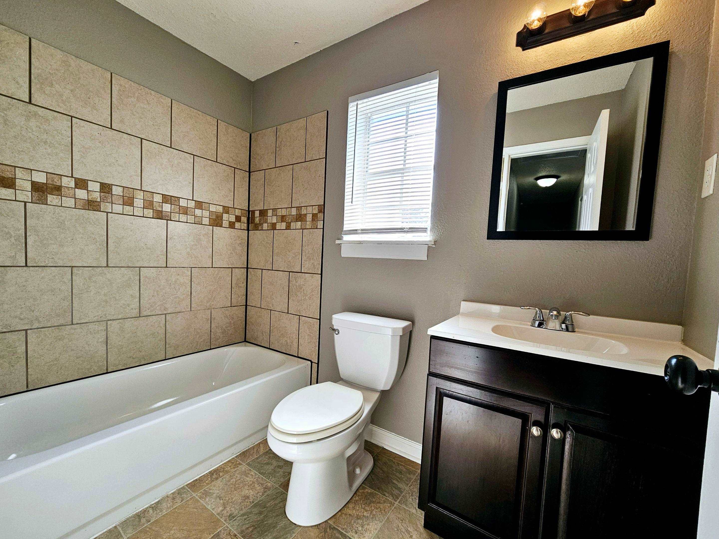 3760-3762 Maple Leaf Cv Property Photo 8