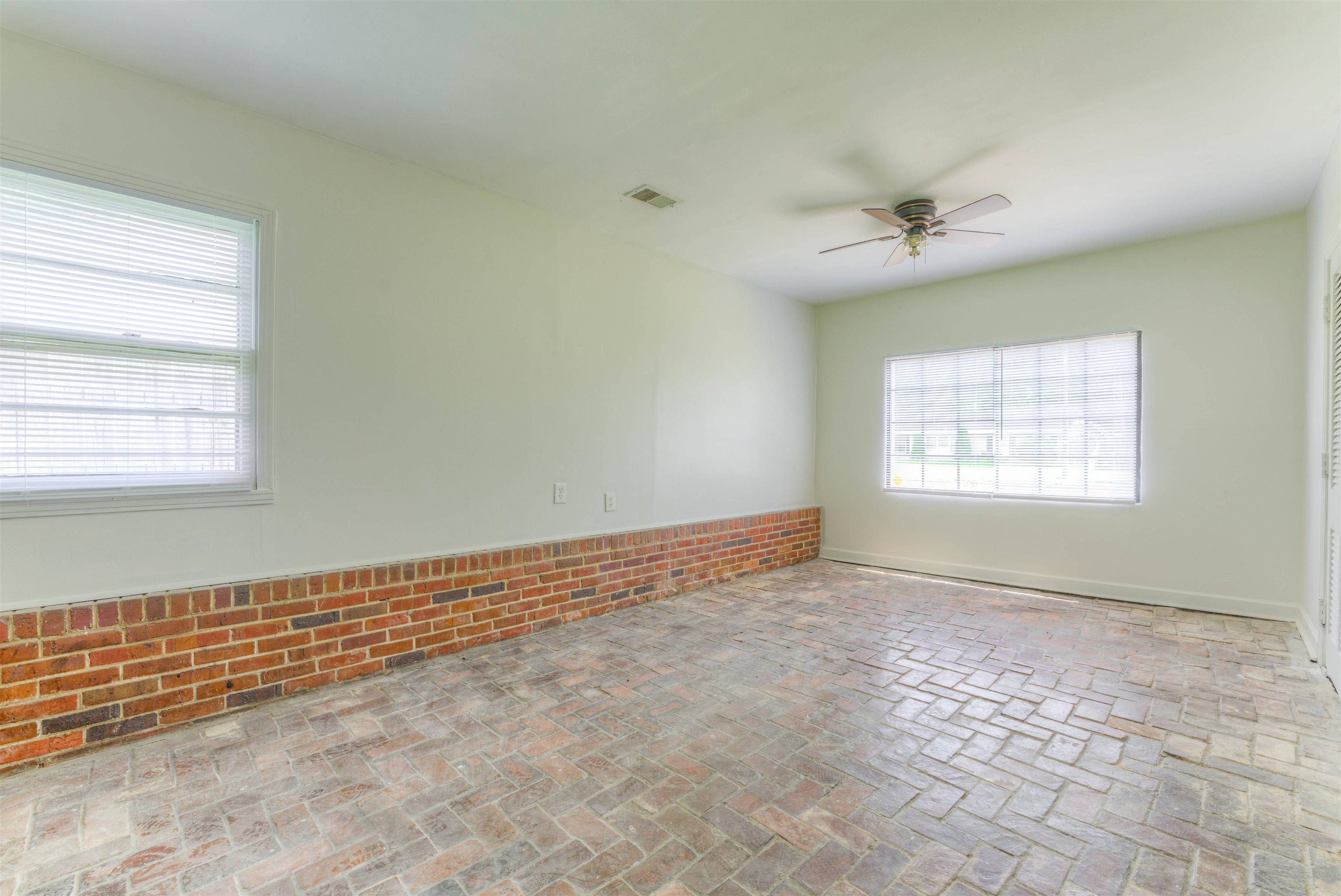 1261 W Perkins Rd Property Photo 9