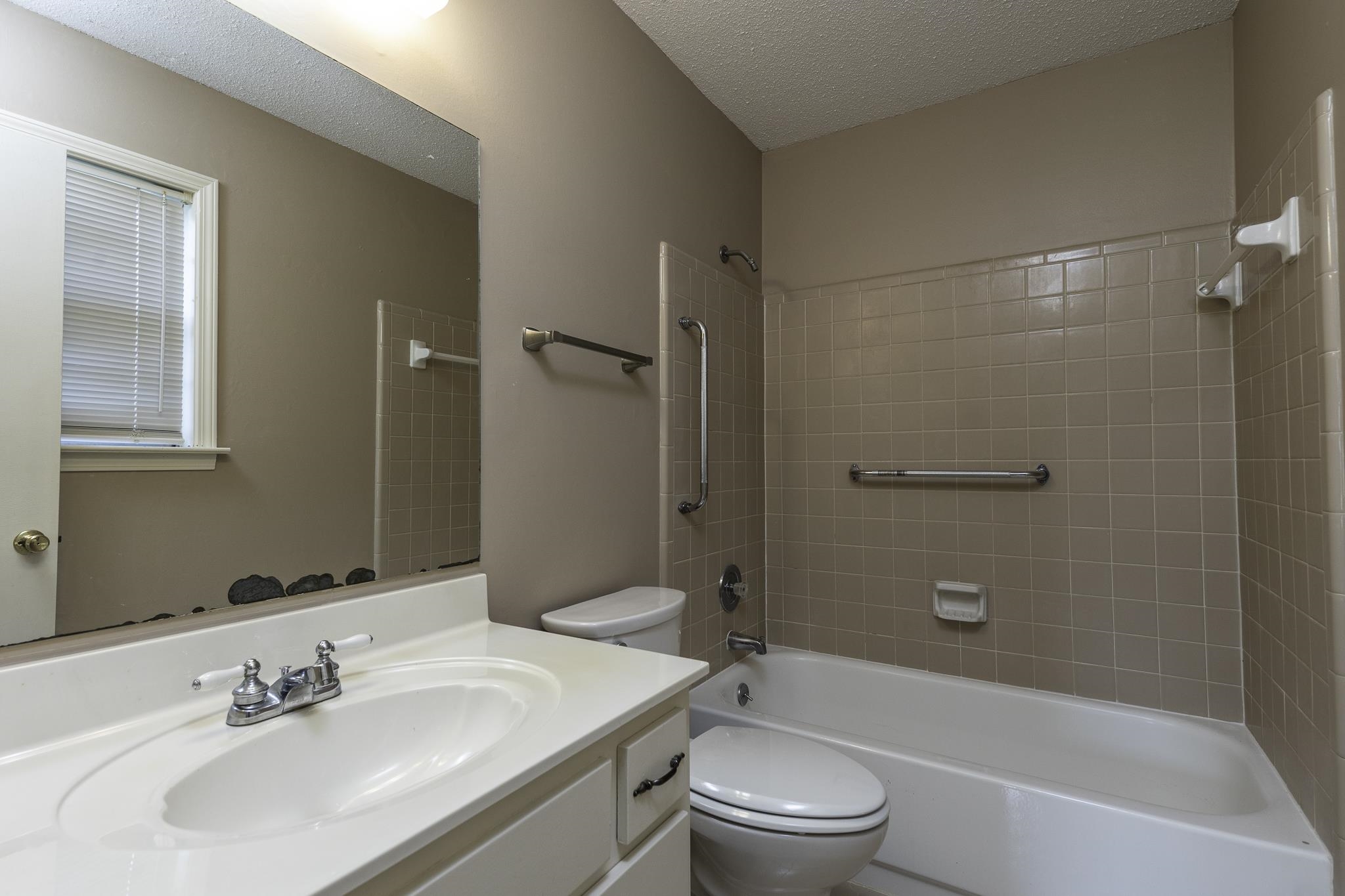 4150 Mimosa Hill Ln Property Photo 6