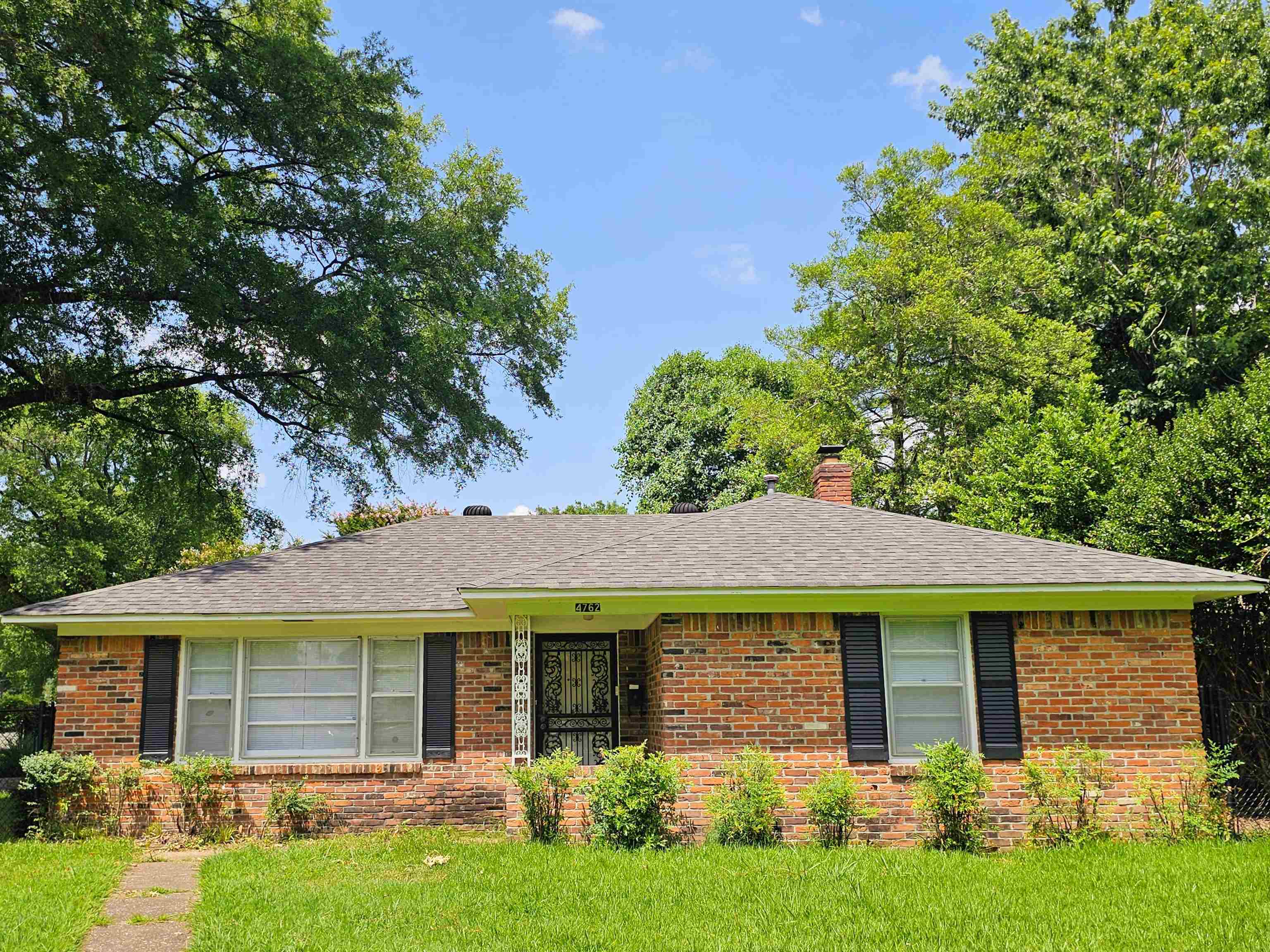 4762 VERNE RD Property Photo 1