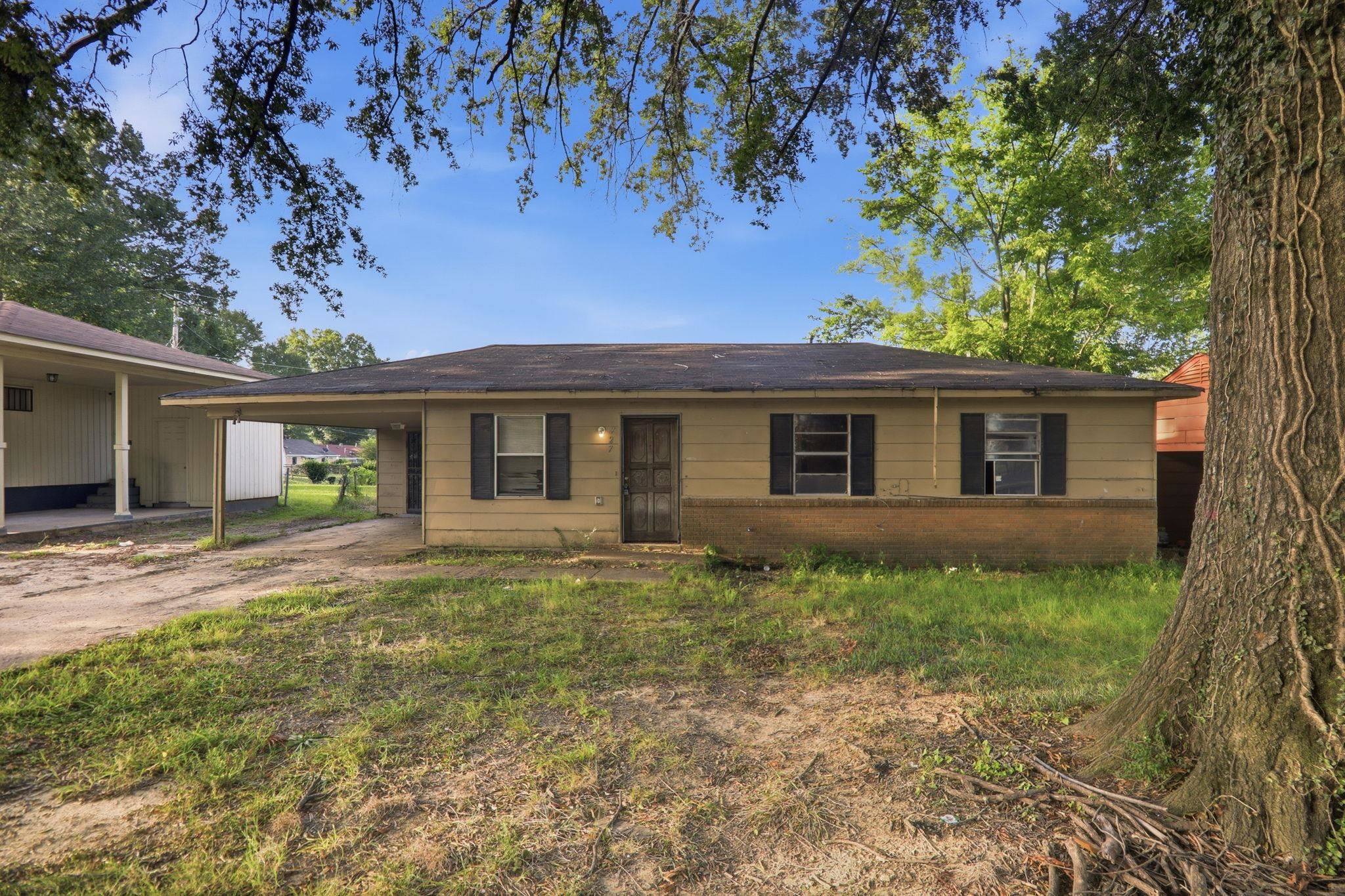 727 Western Park Dr Property Photo 2