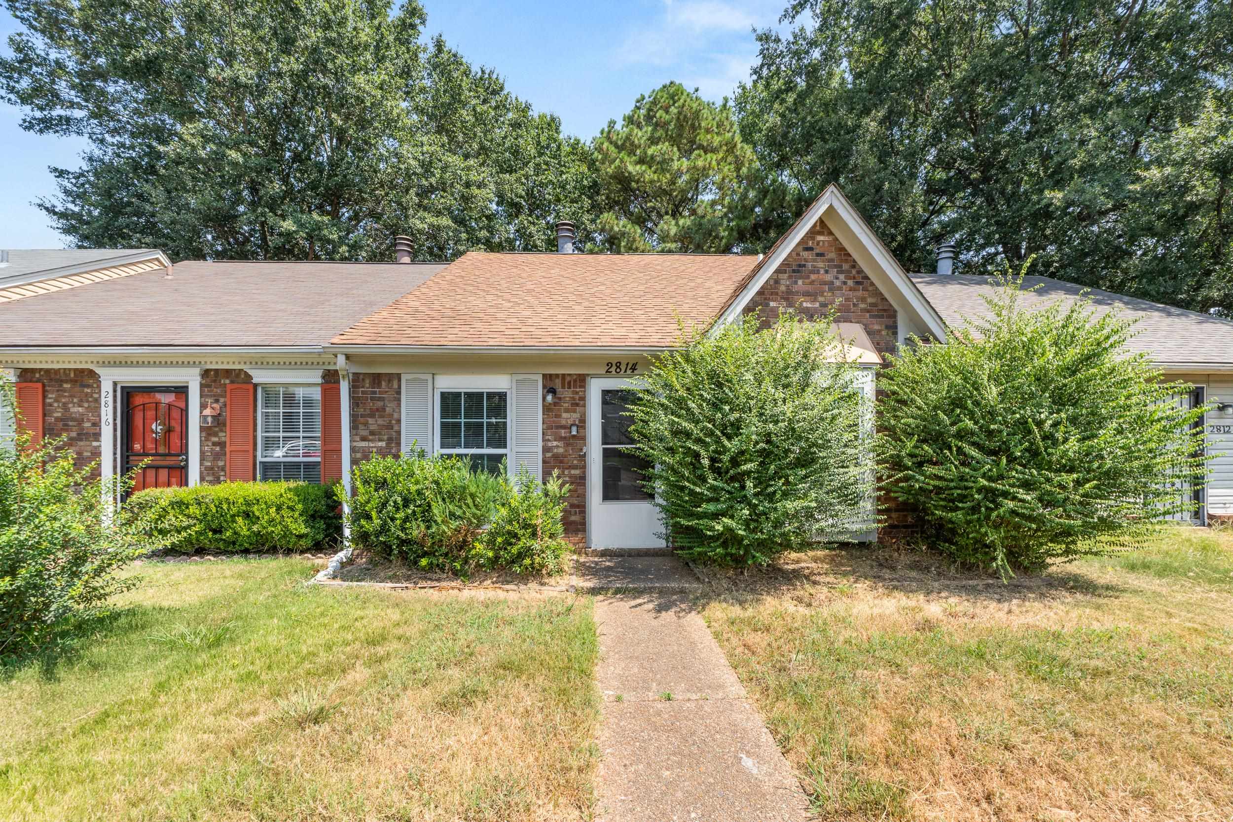 2814 E Hickory Blf Property Photo 1