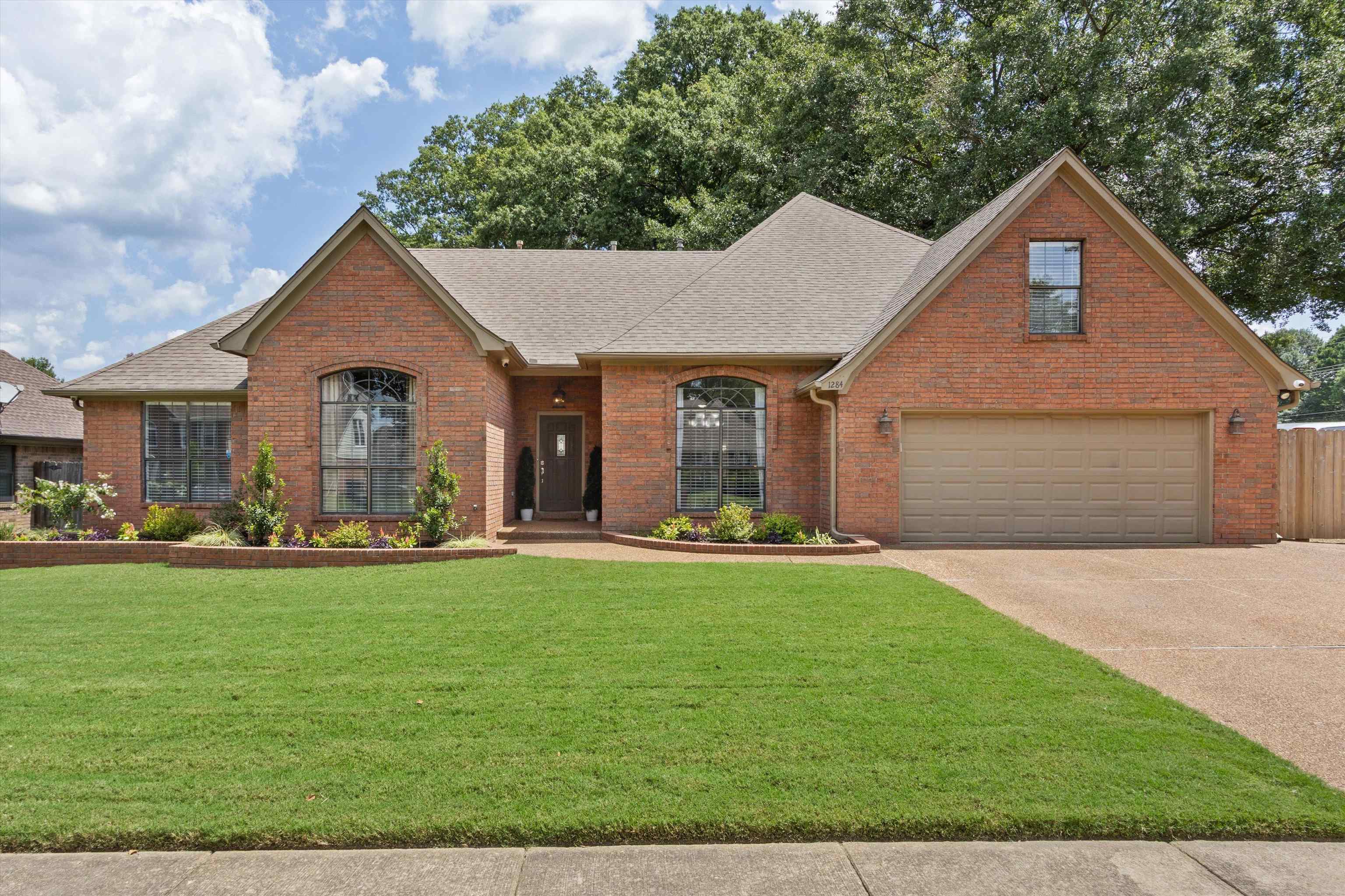 1284 Grey Wolf Dr Property Photo 2