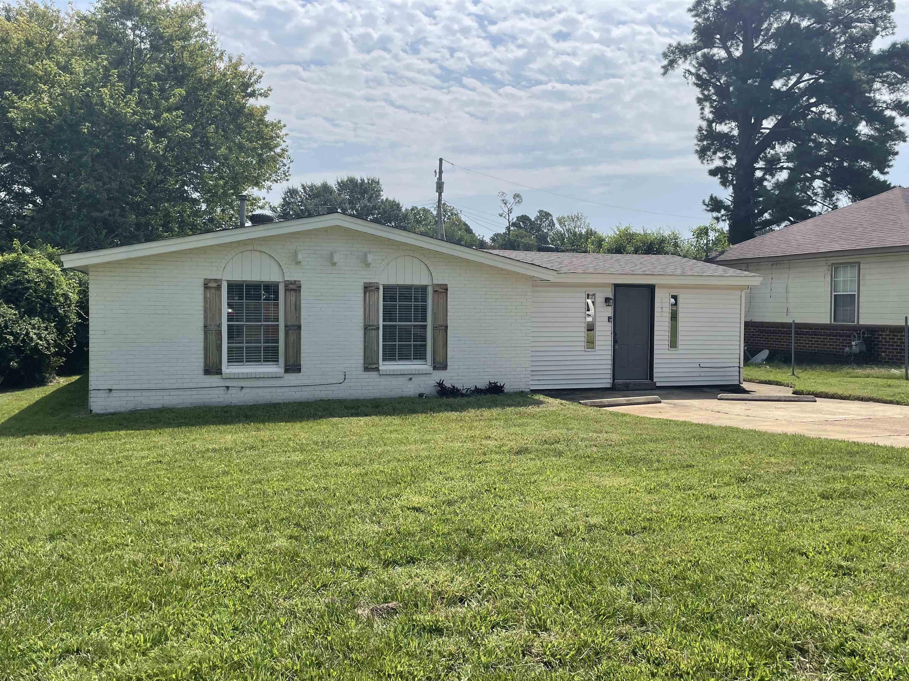 4980 VICKIE DR Property Photo 1