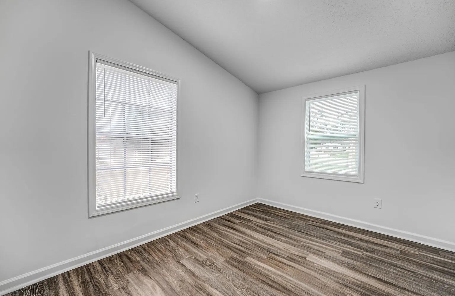 4980 Vickie Dr Property Photo 3