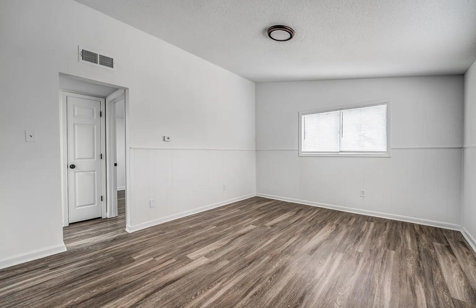 4980 Vickie Dr Property Photo 6