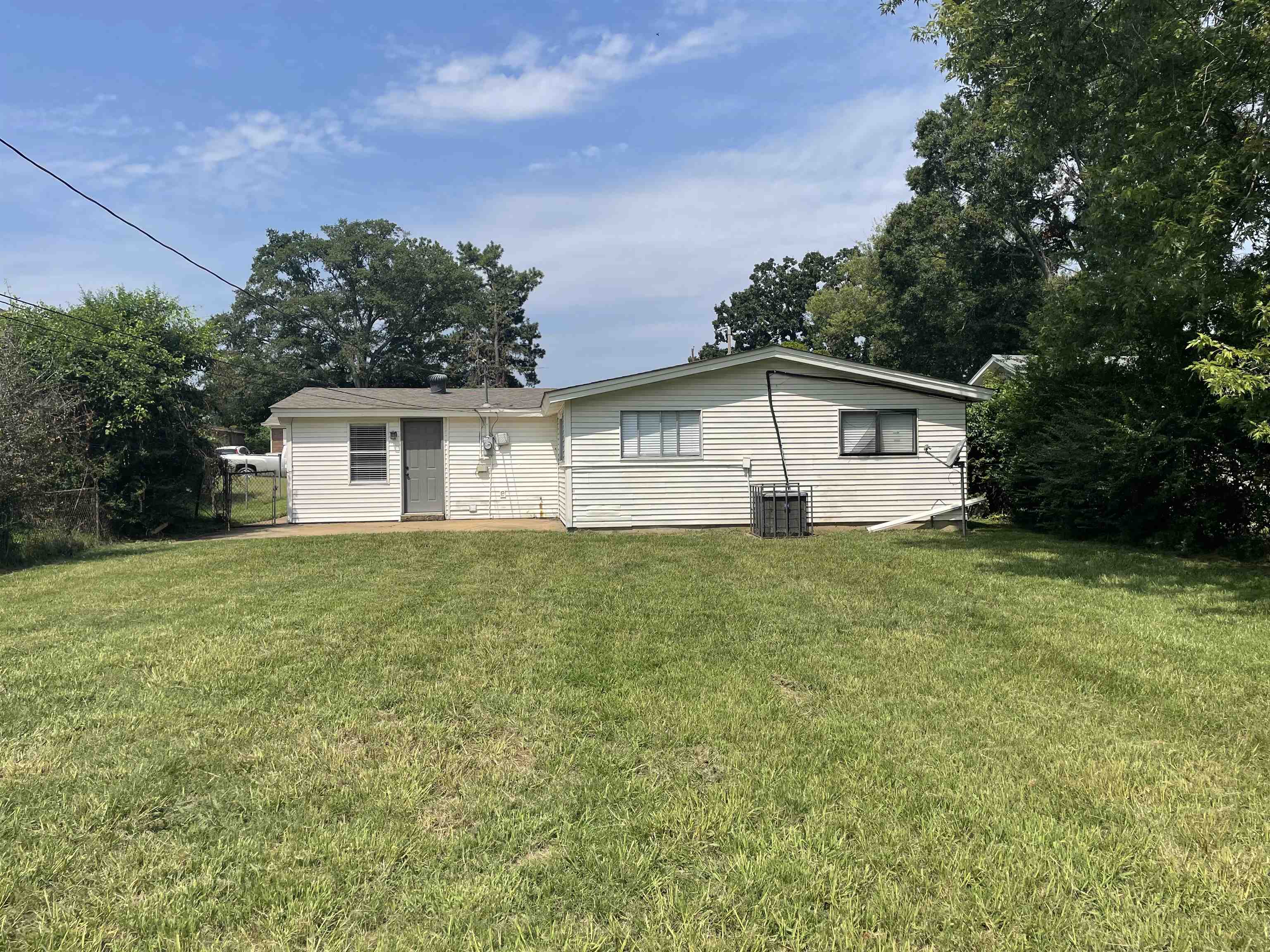 4980 Vickie Dr Property Photo 8