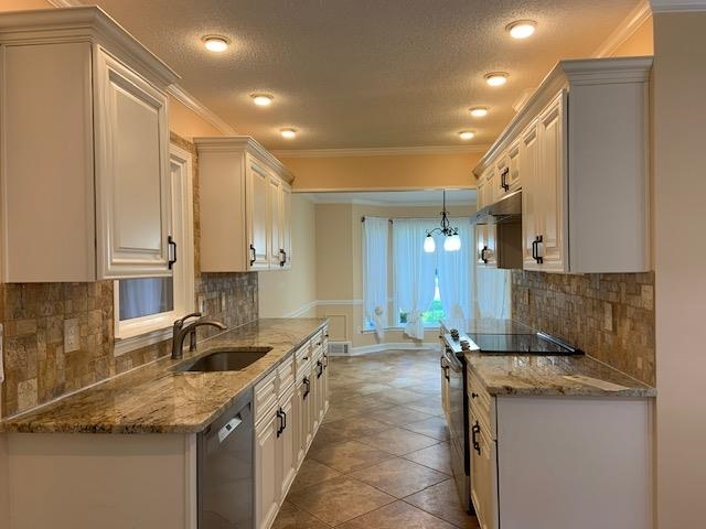 8038 Sparkling Lake Cv Property Photo 5