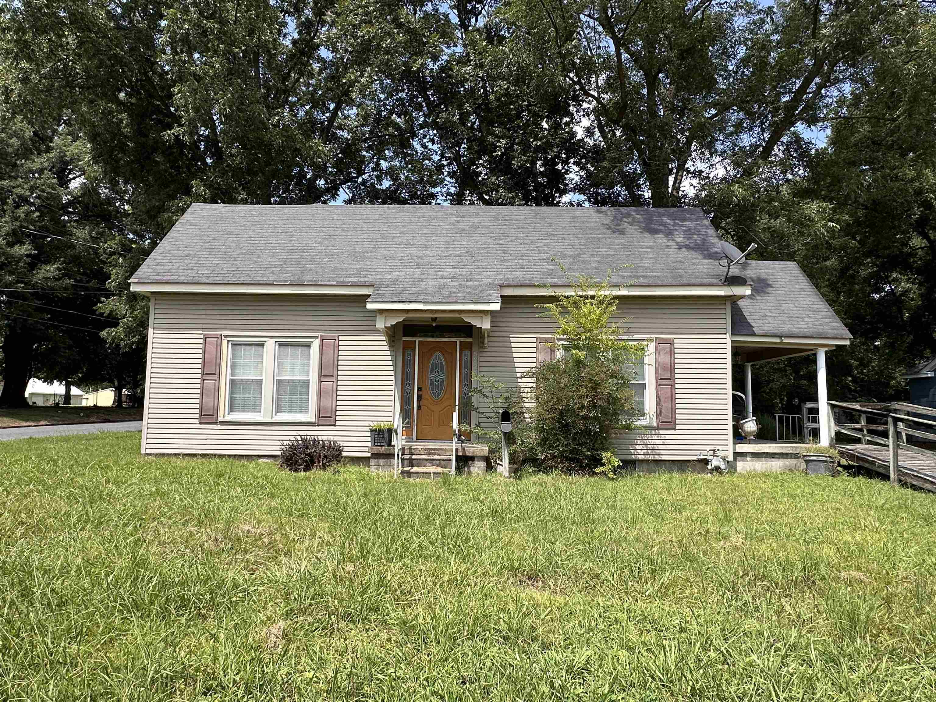 502 E Tigrett St Property Photo 1