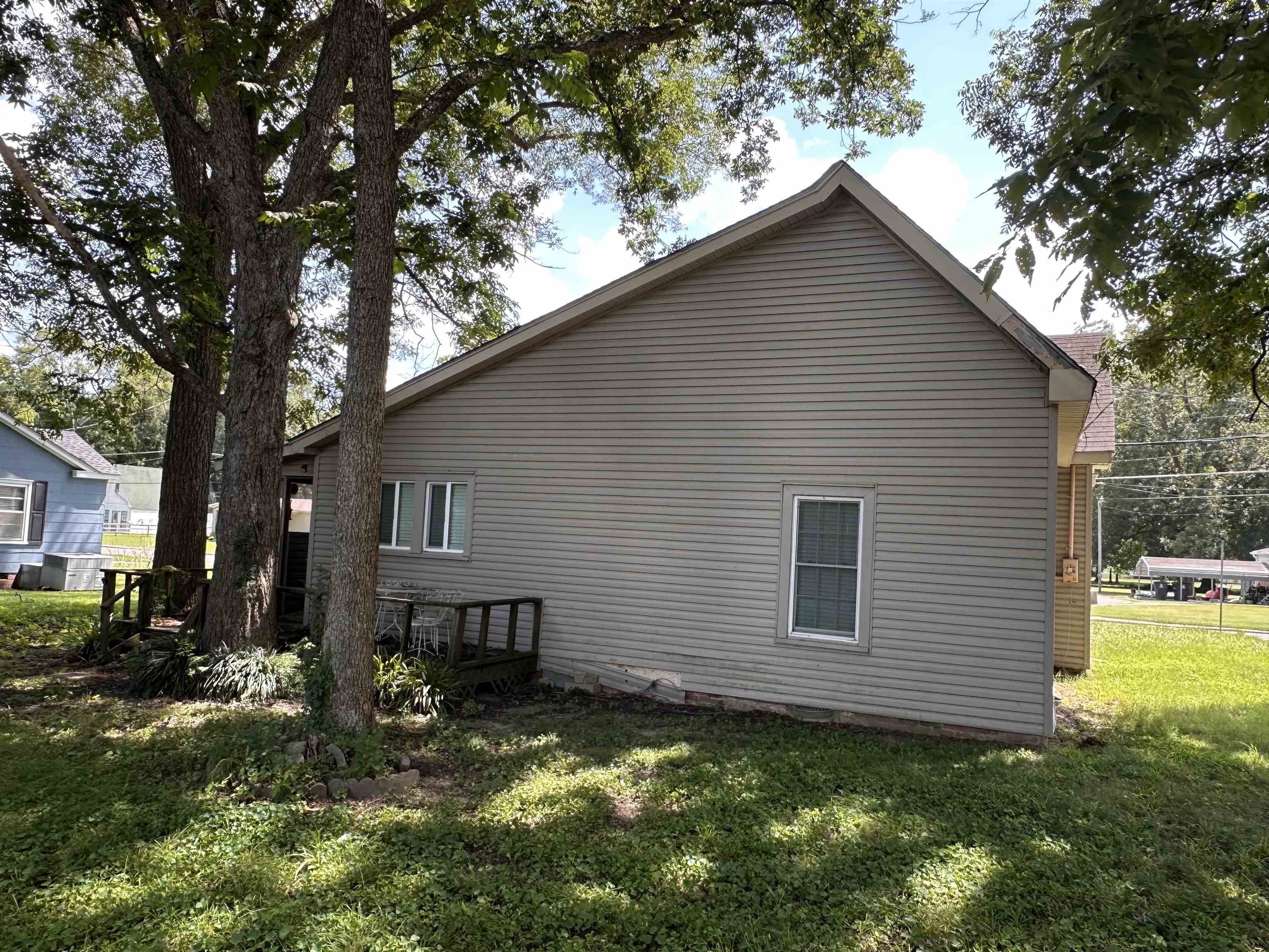 502 E Tigrett St Property Photo 4