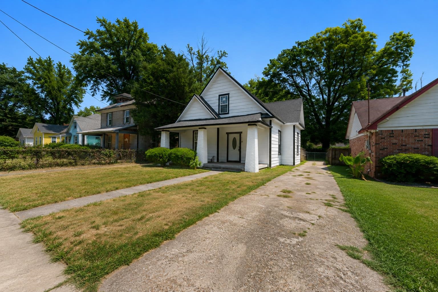 946 Roland St Property Photo 2