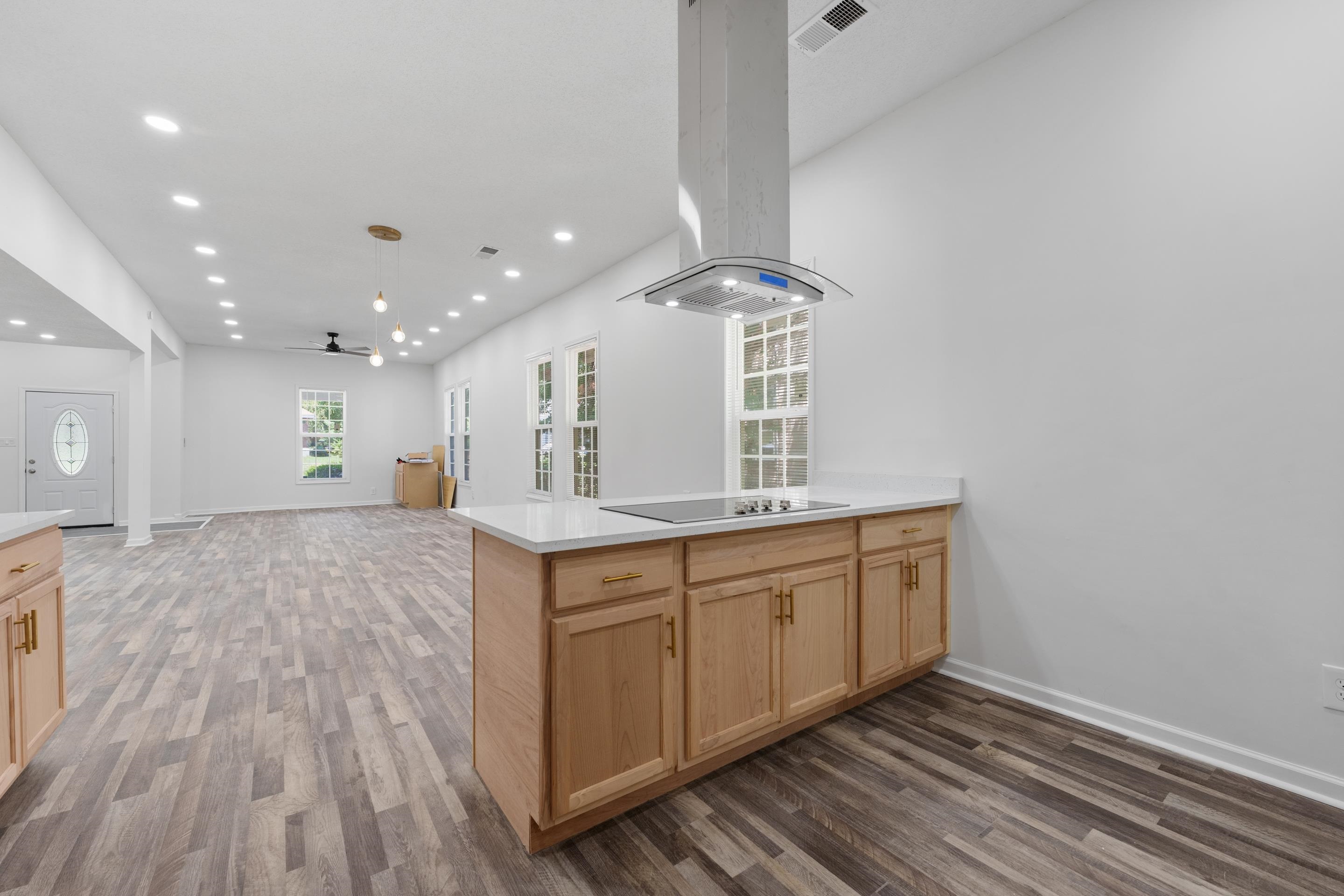 946 Roland St Property Photo 11