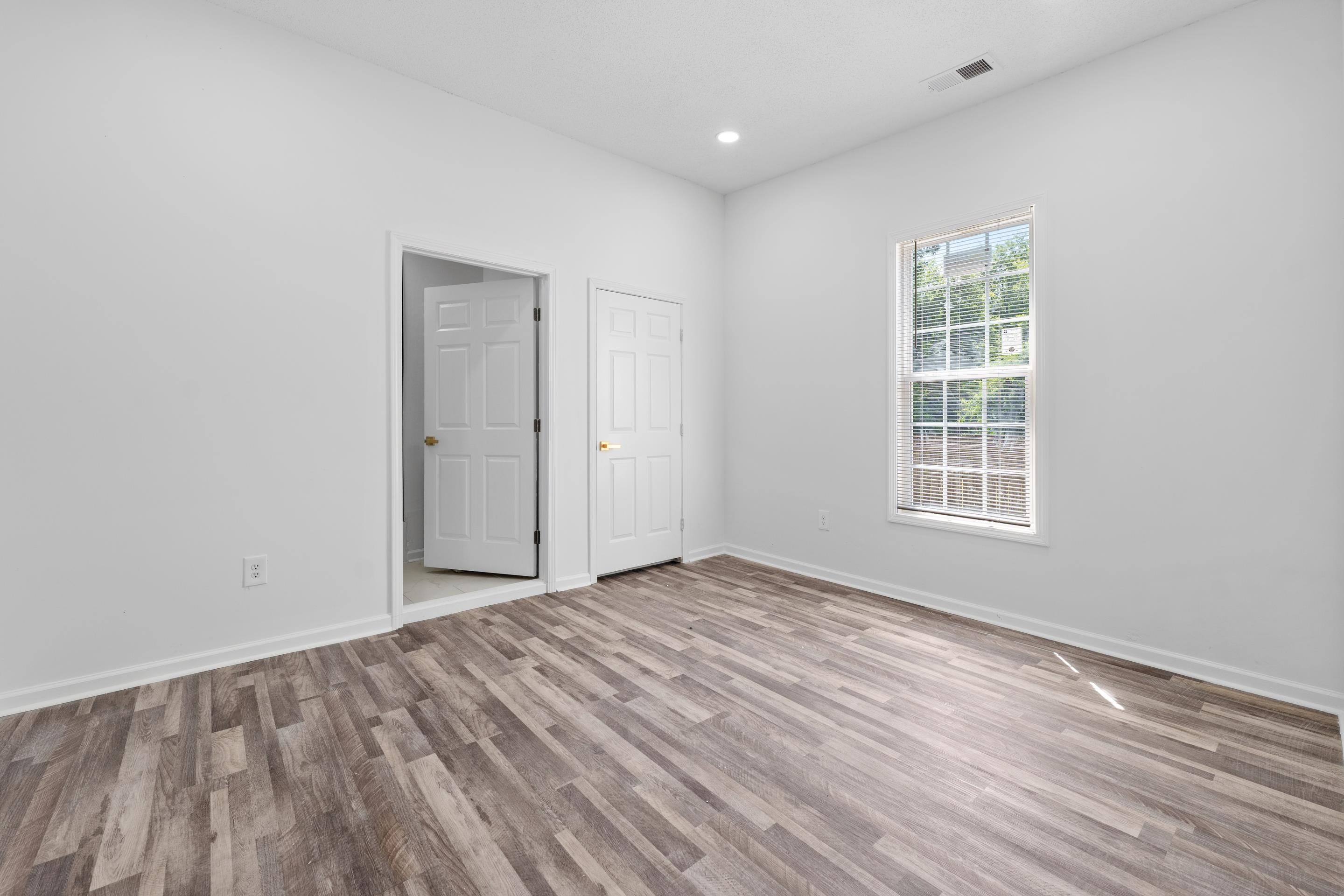 946 Roland St Property Photo 13