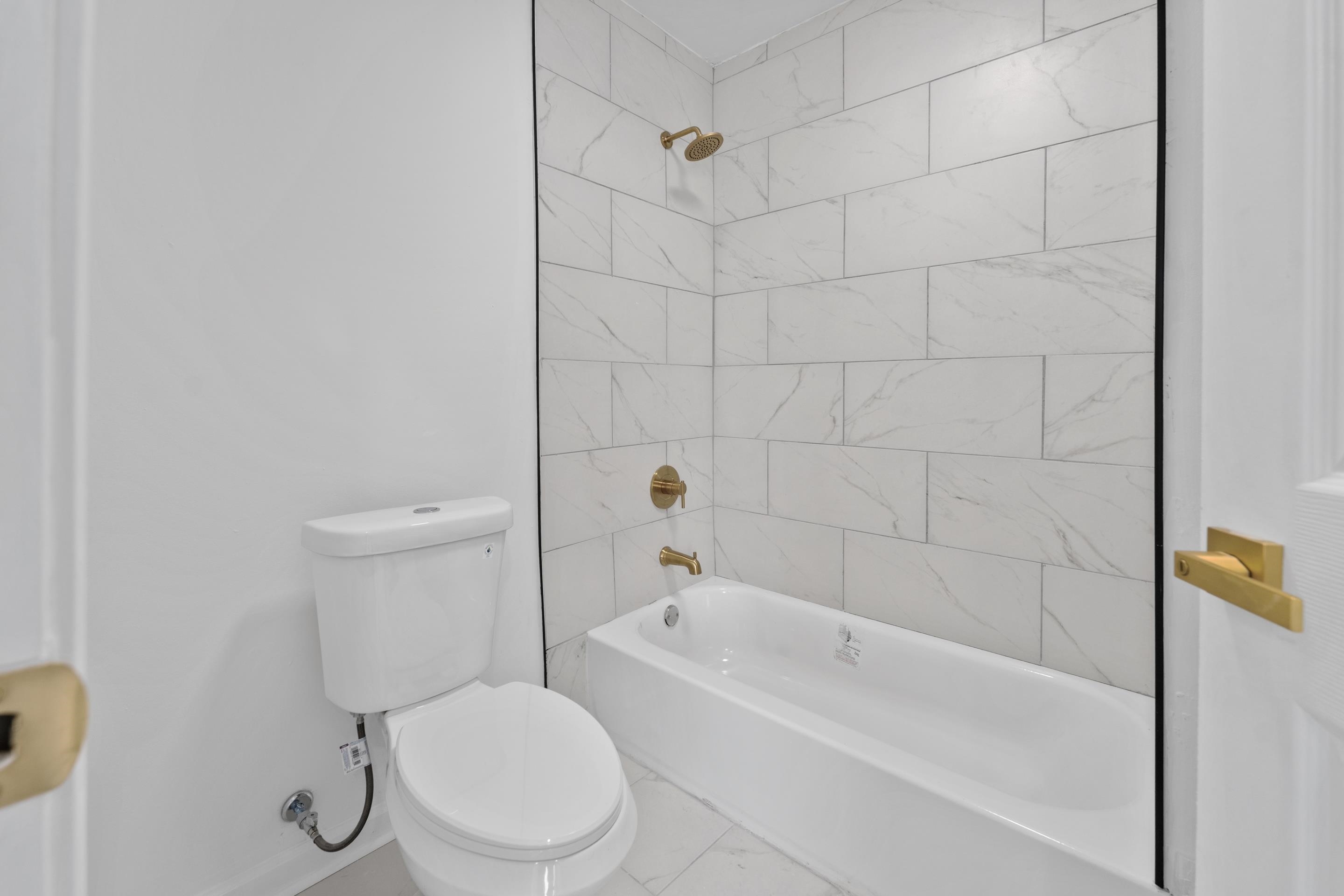 946 Roland St Property Photo 14