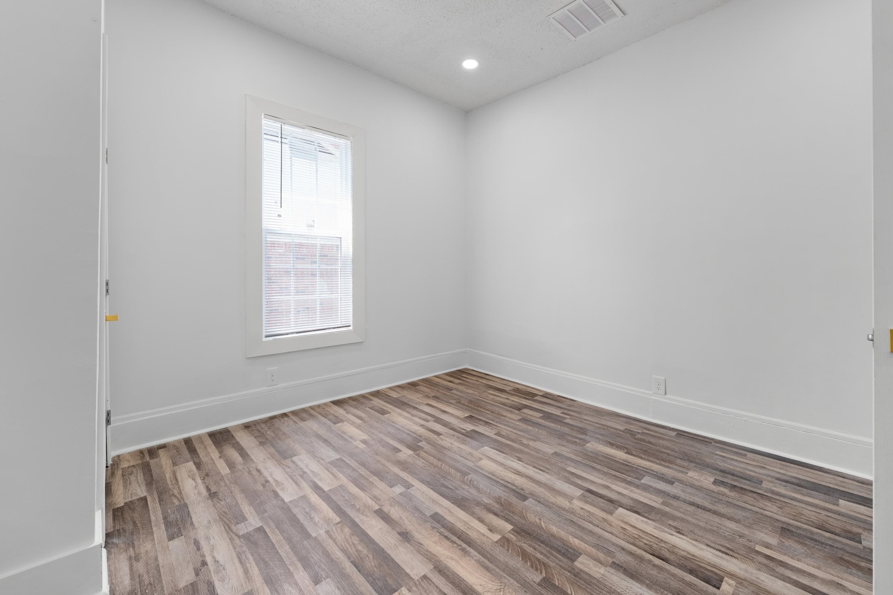 946 Roland St Property Photo 17