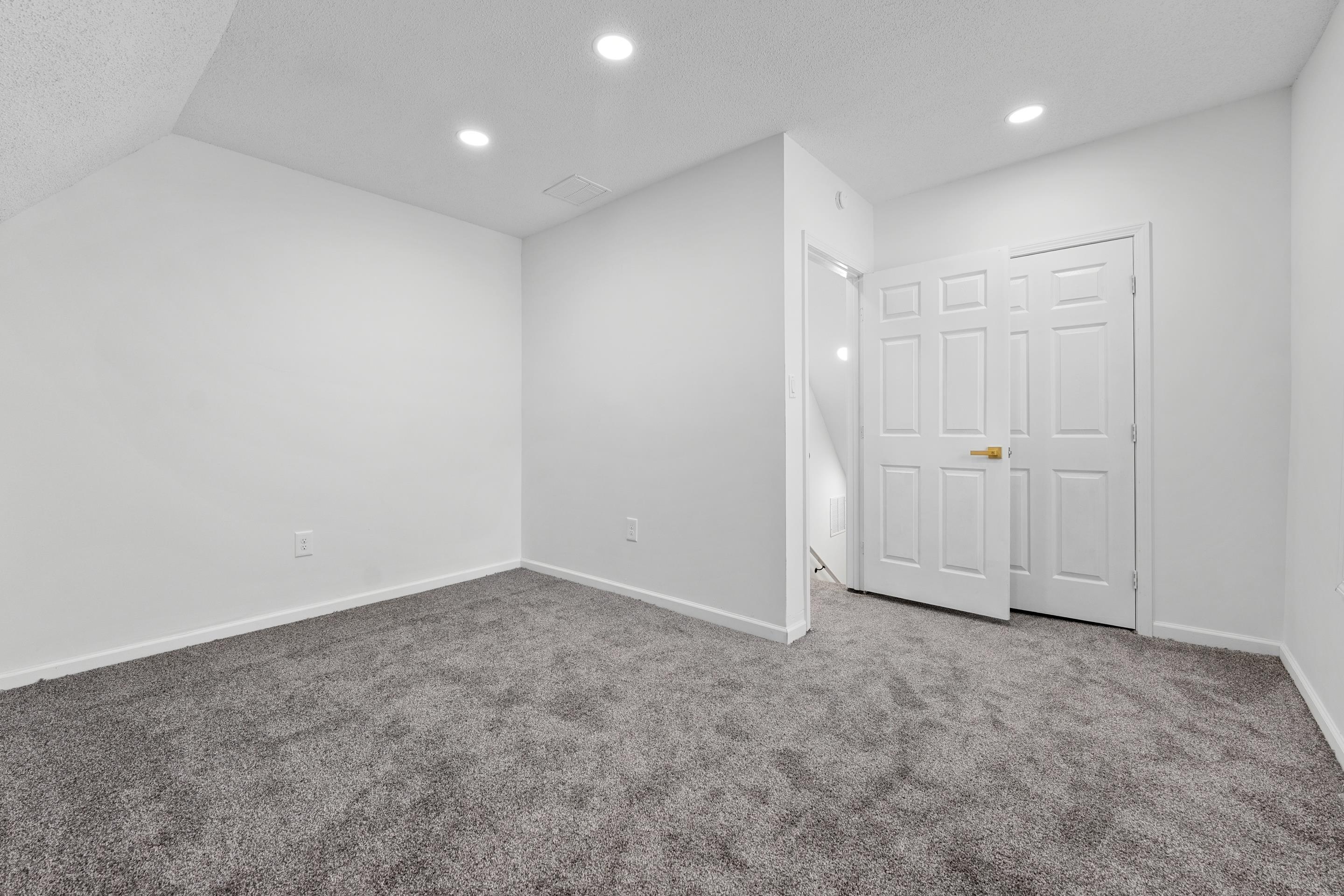946 Roland St Property Photo 19