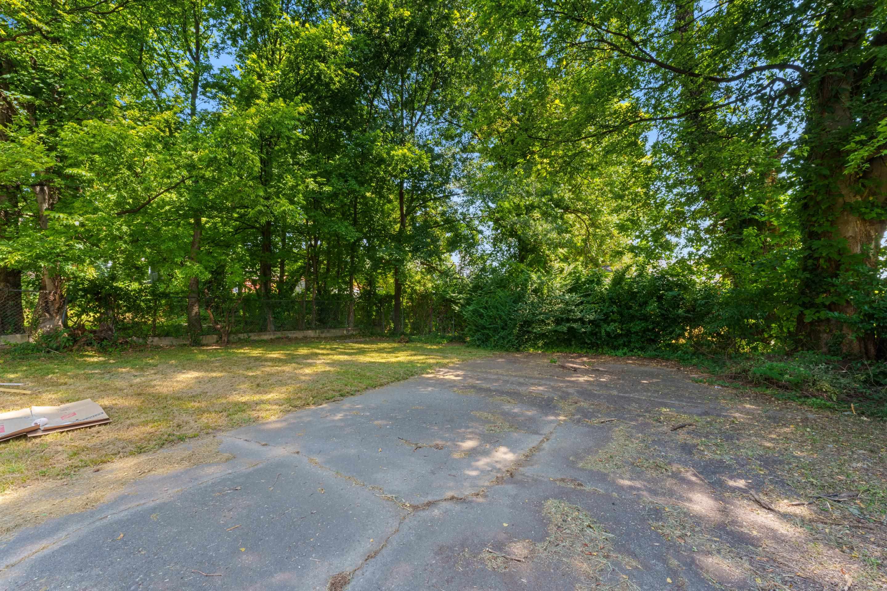 946 Roland St Property Photo 22
