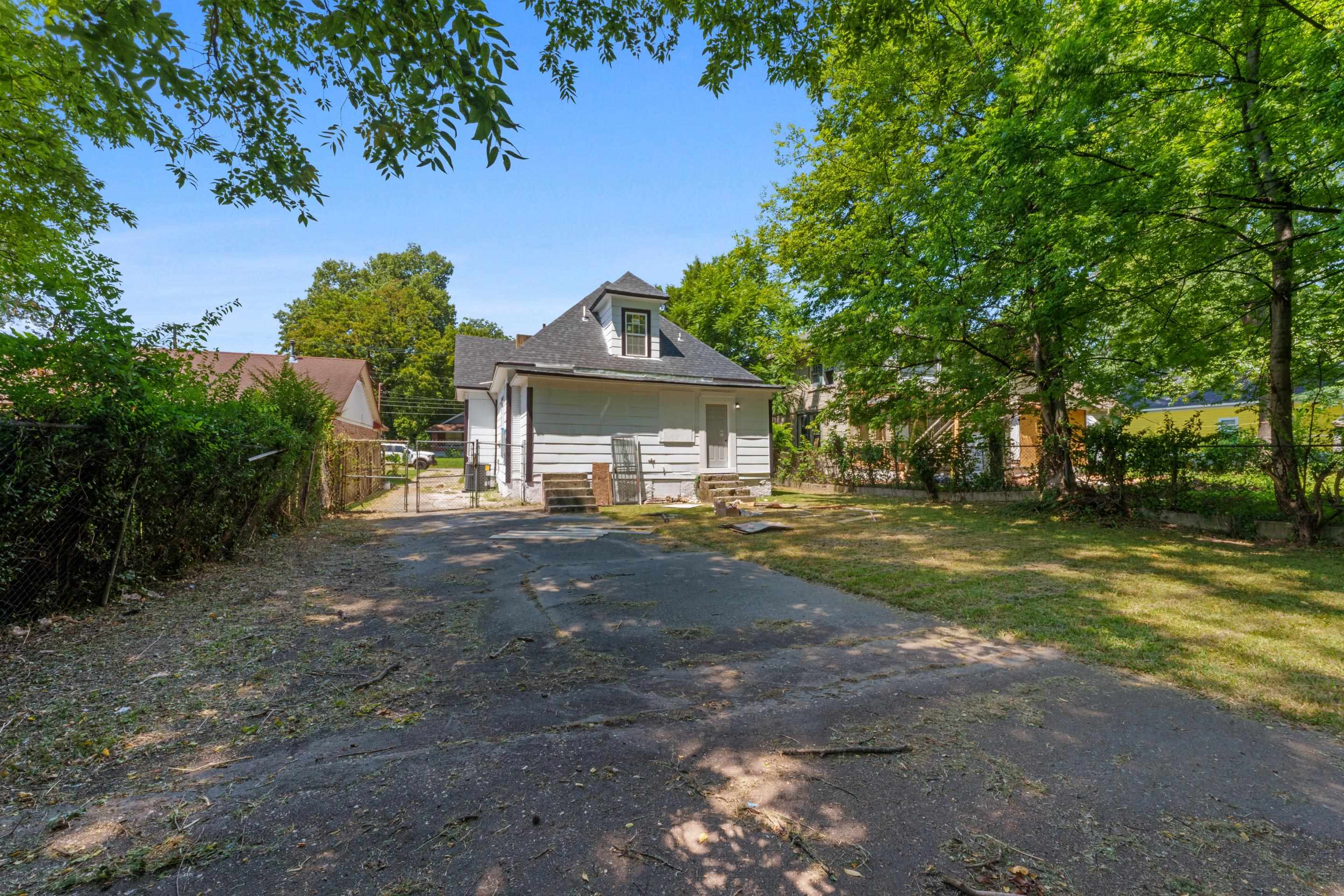 946 Roland St Property Photo 23